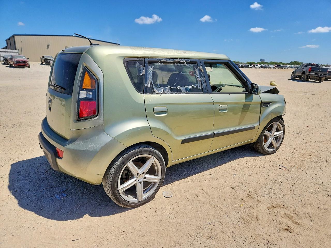 2010 Kia Soul + Green vin: KNDJT2A2XA7044264