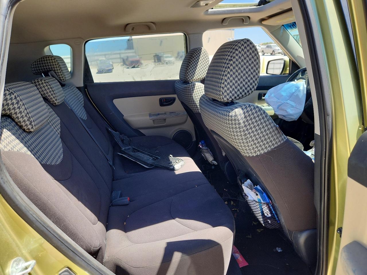 2010 Kia Soul + Green vin: KNDJT2A2XA7044264
