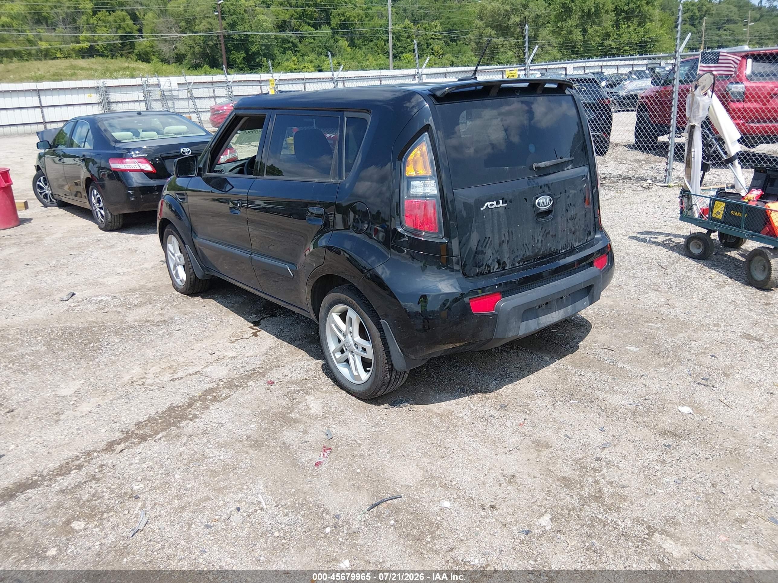 2010 Kia Soul + Black vin: KNDJT2A2XA7053501