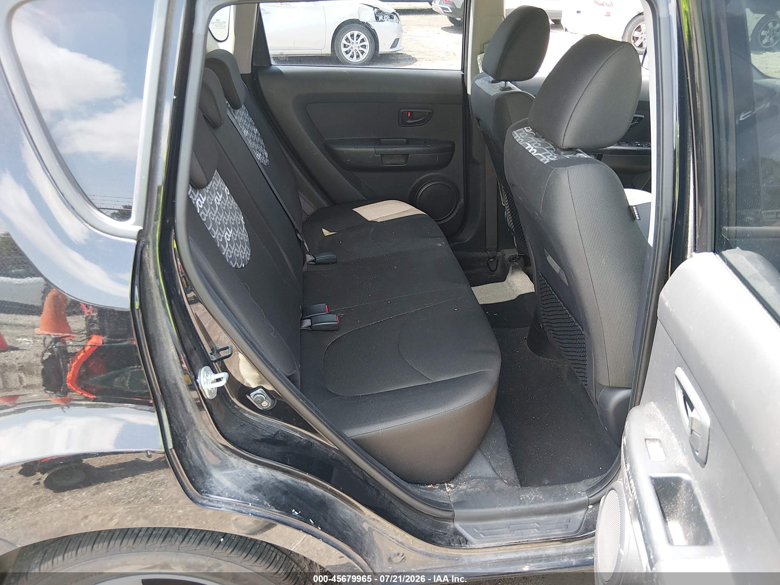 2010 Kia Soul + Black vin: KNDJT2A2XA7053501