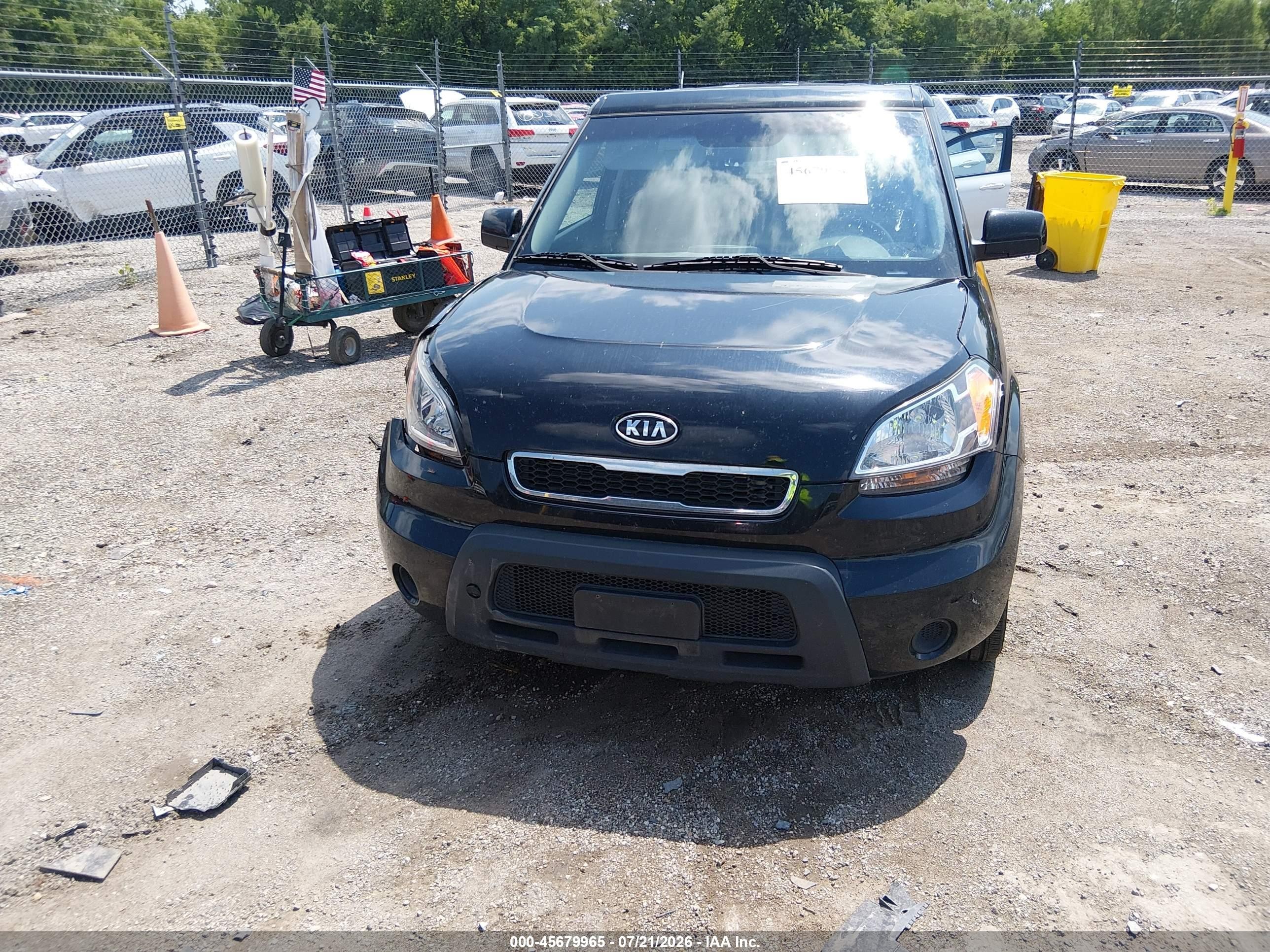 2010 Kia Soul + Black vin: KNDJT2A2XA7053501