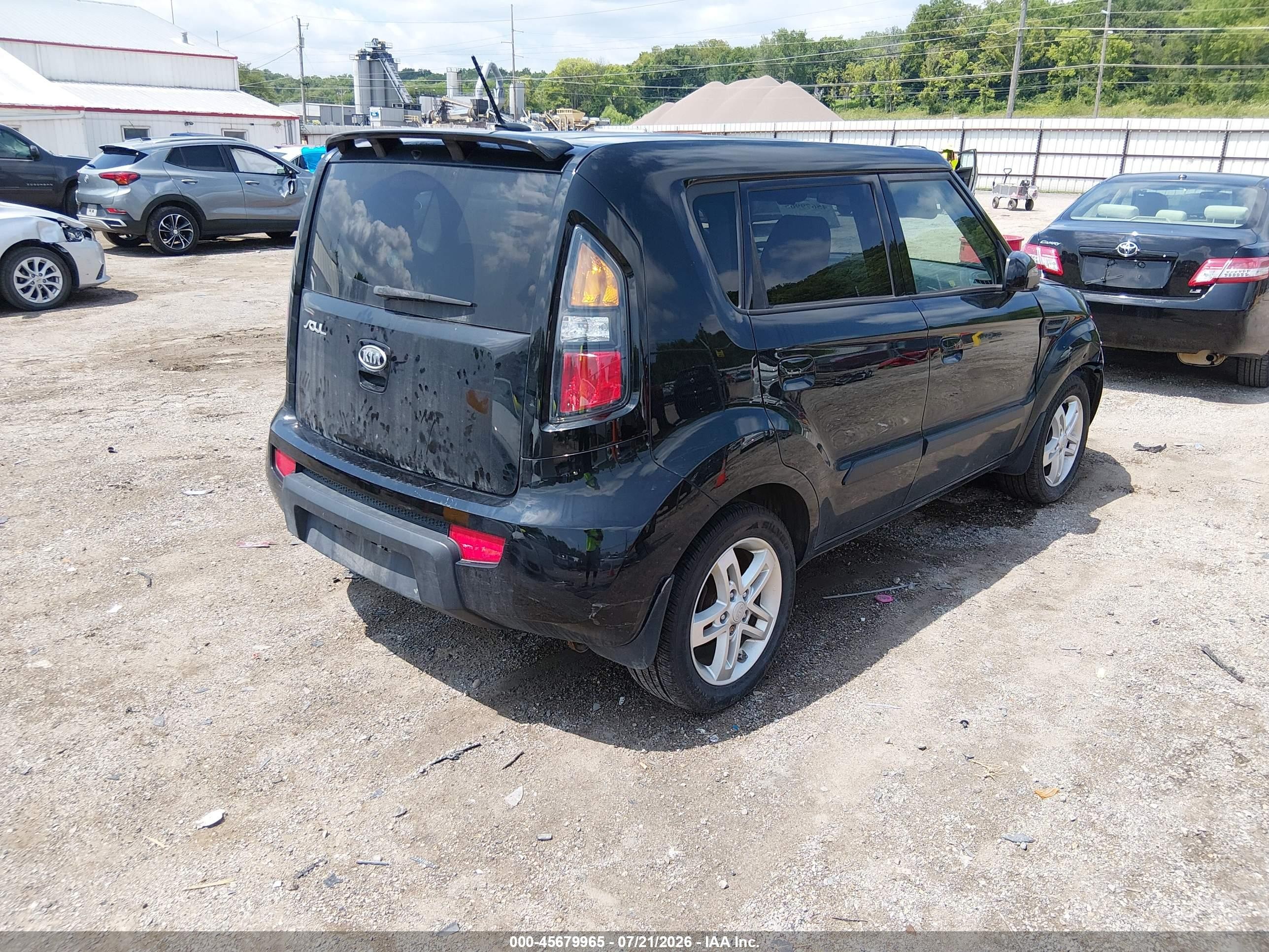 2010 Kia Soul + Black vin: KNDJT2A2XA7053501