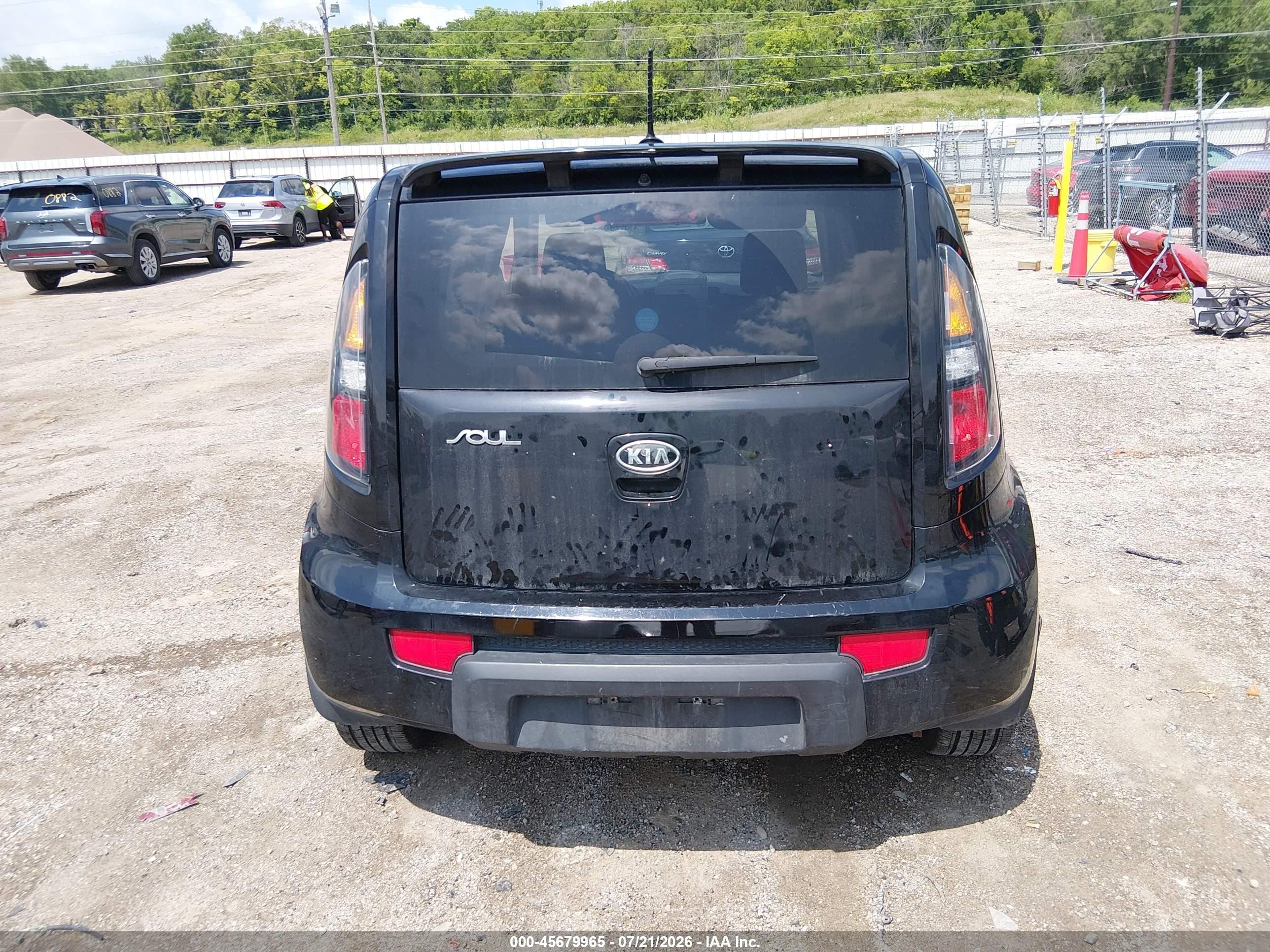 2010 Kia Soul + Black vin: KNDJT2A2XA7053501
