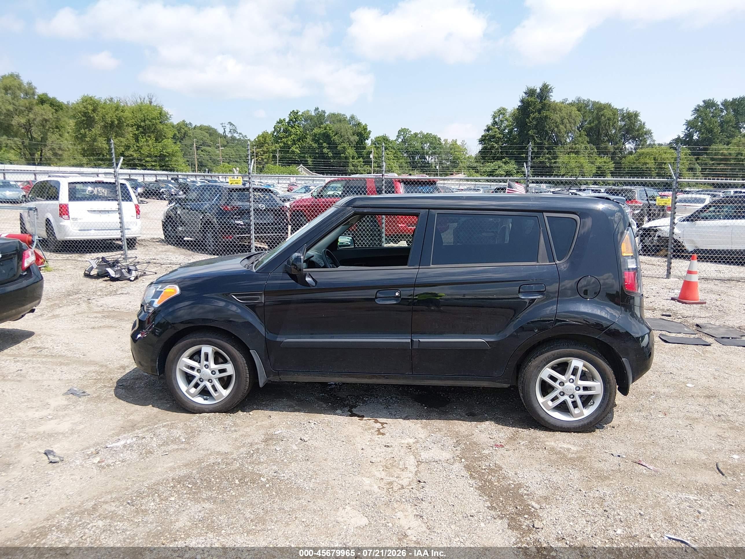 2010 Kia Soul + Black vin: KNDJT2A2XA7053501