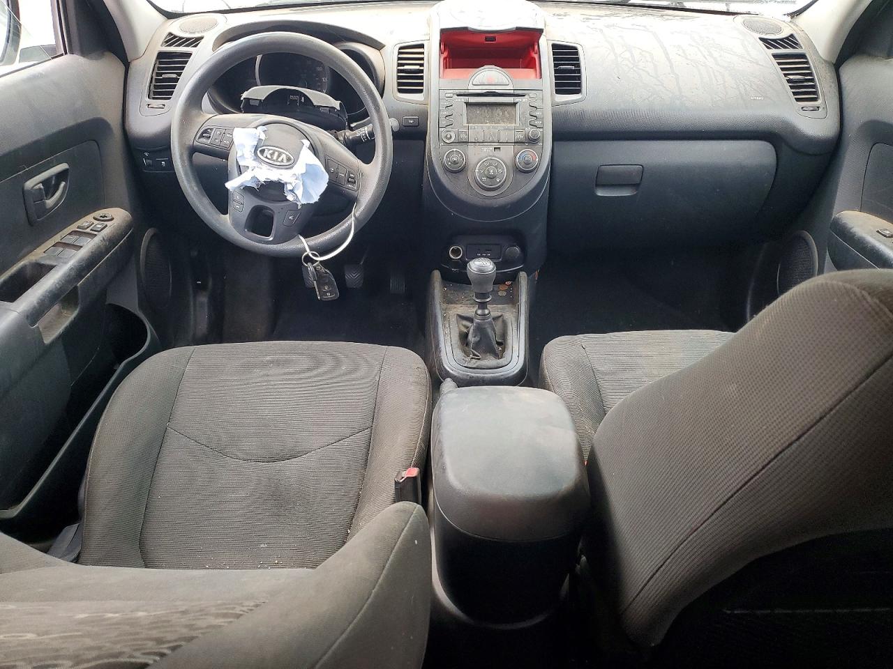 2010 Kia Soul +/!/sport White vin: KNDJT2A2XA7070315