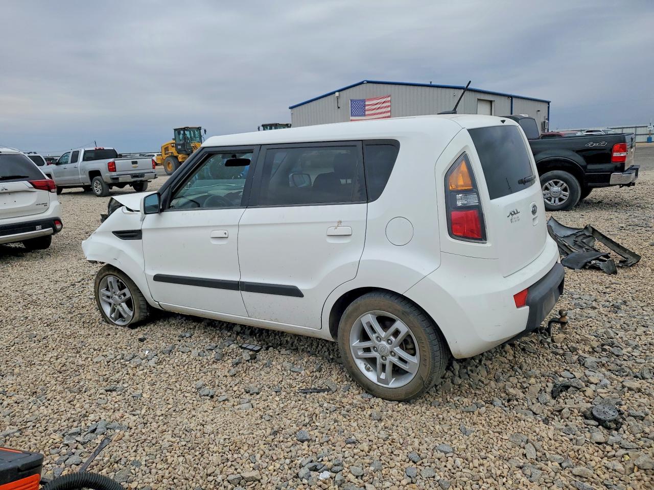 2010 Kia Soul +/!/sport White vin: KNDJT2A2XA7070315