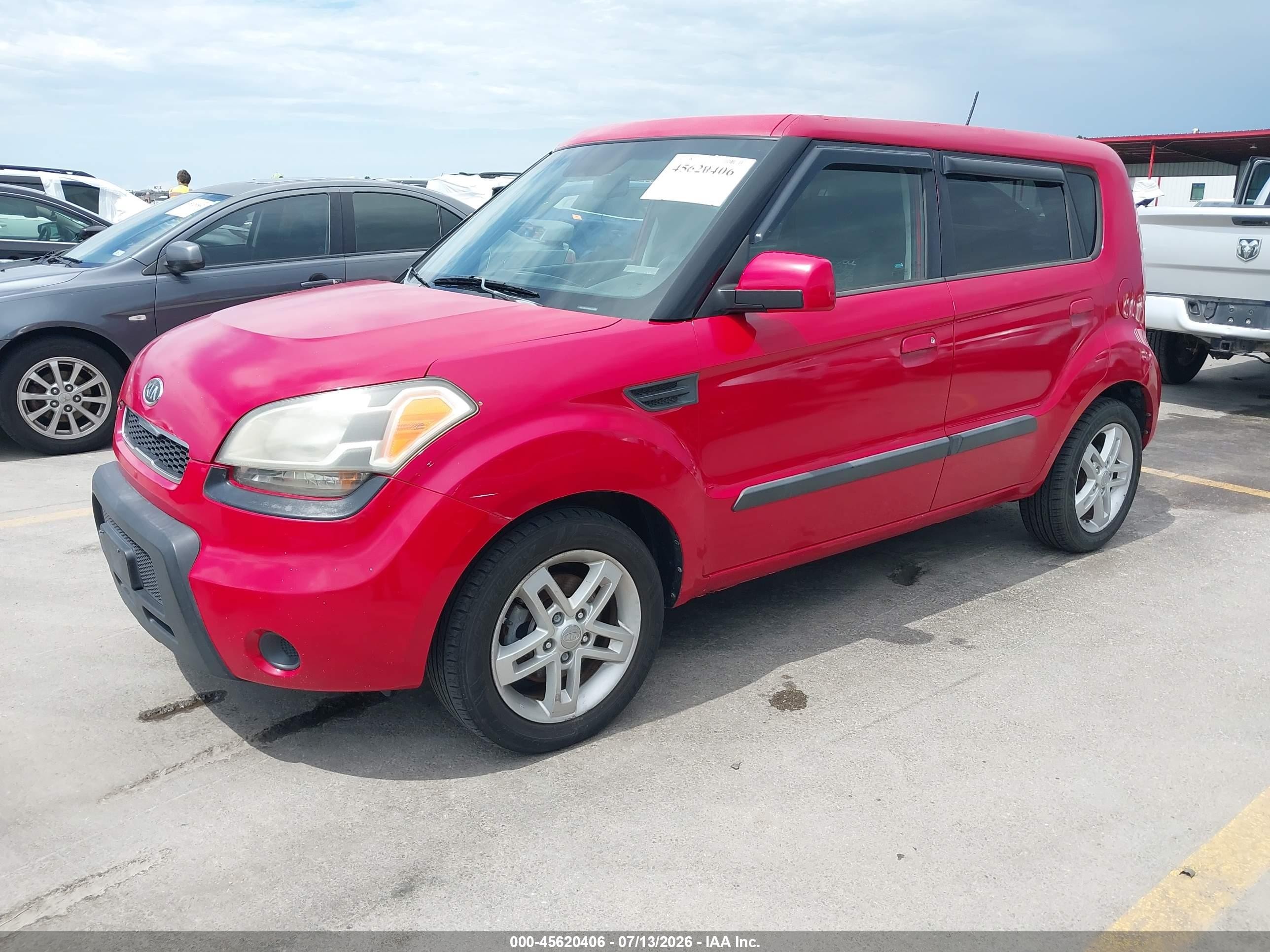 2010 Kia Soul + Red vin: KNDJT2A2XA7095618