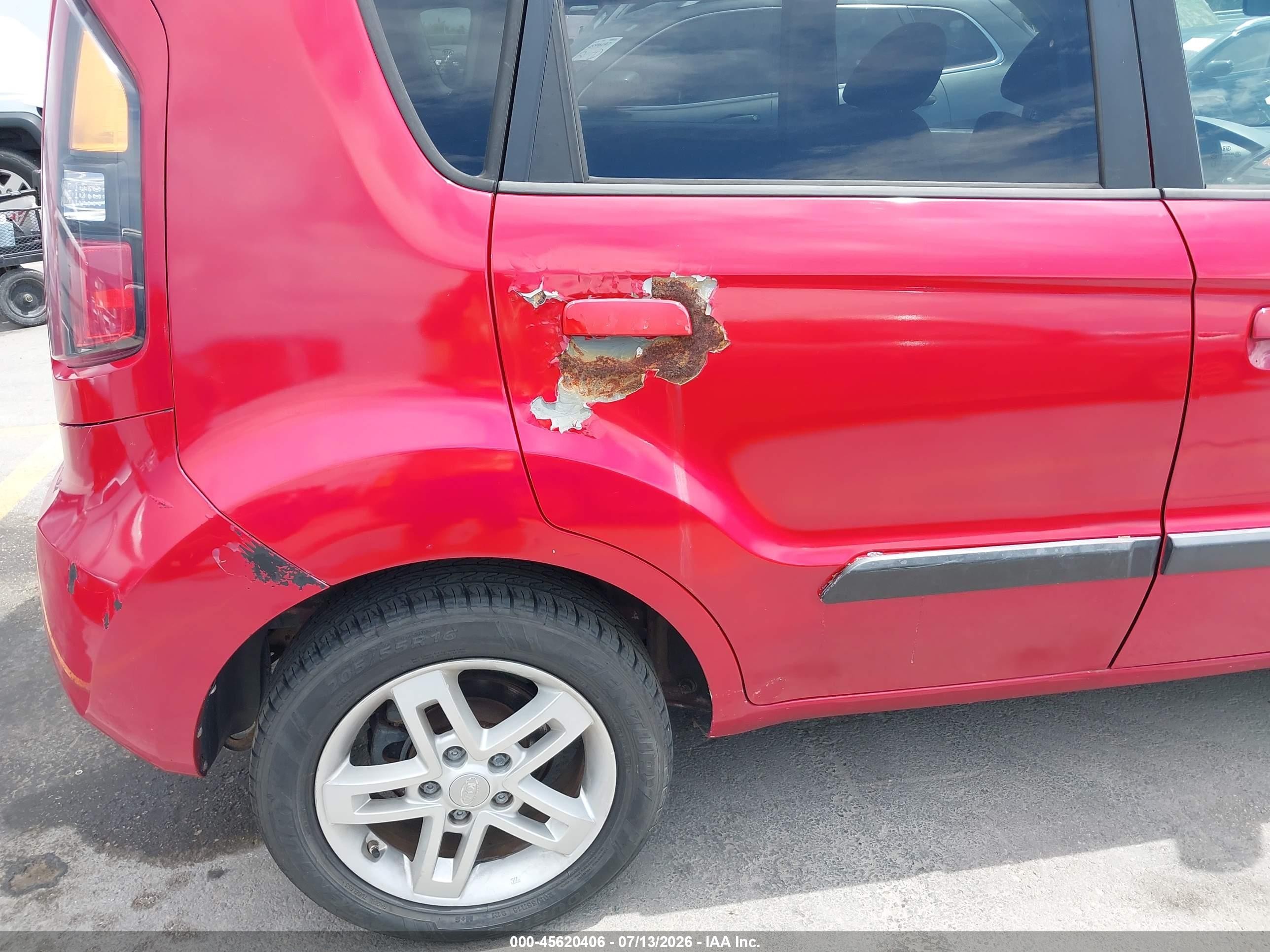 2010 Kia Soul + Red vin: KNDJT2A2XA7095618