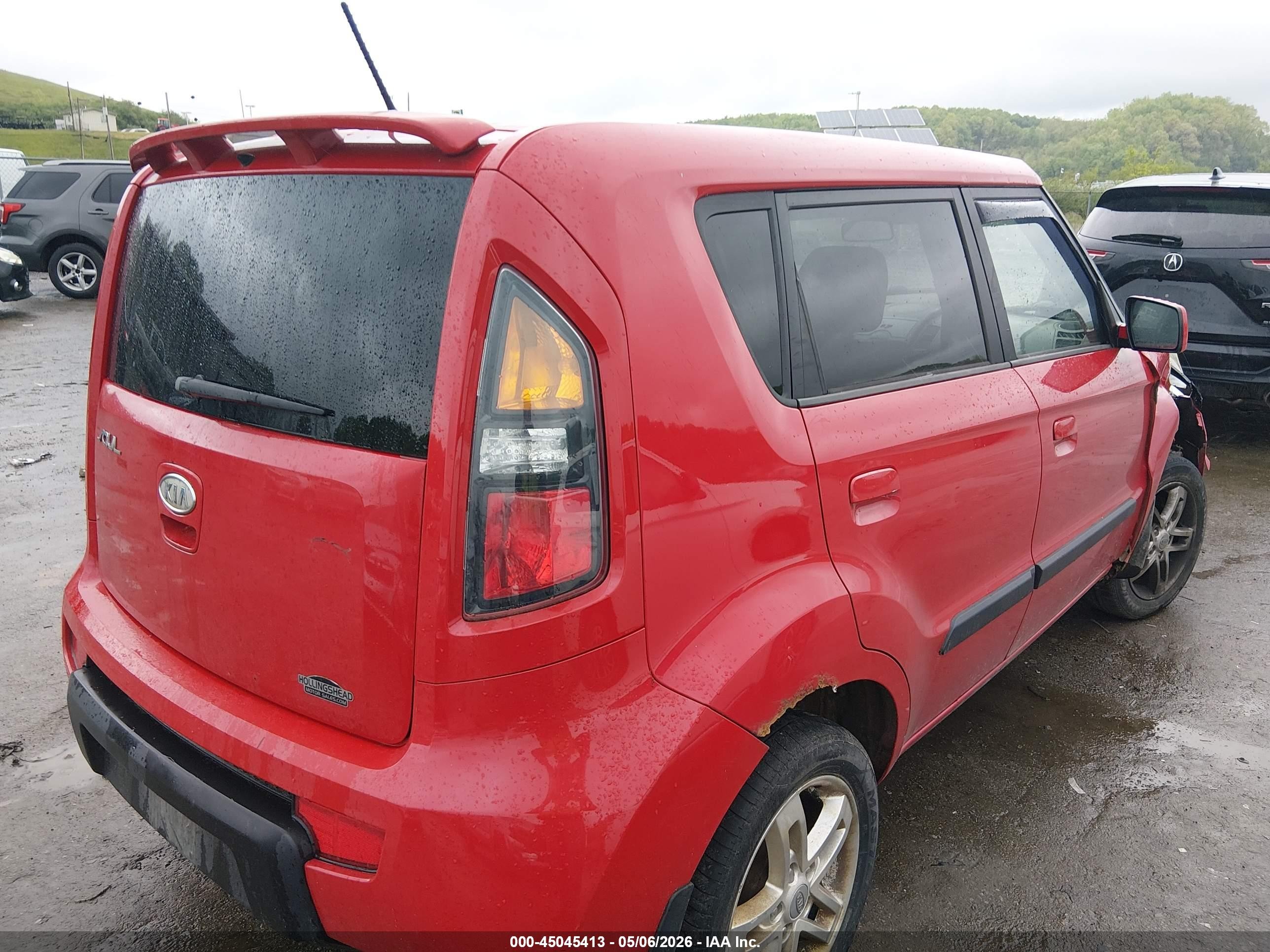 2010 Kia Soul + Red vin: KNDJT2A2XA7104527