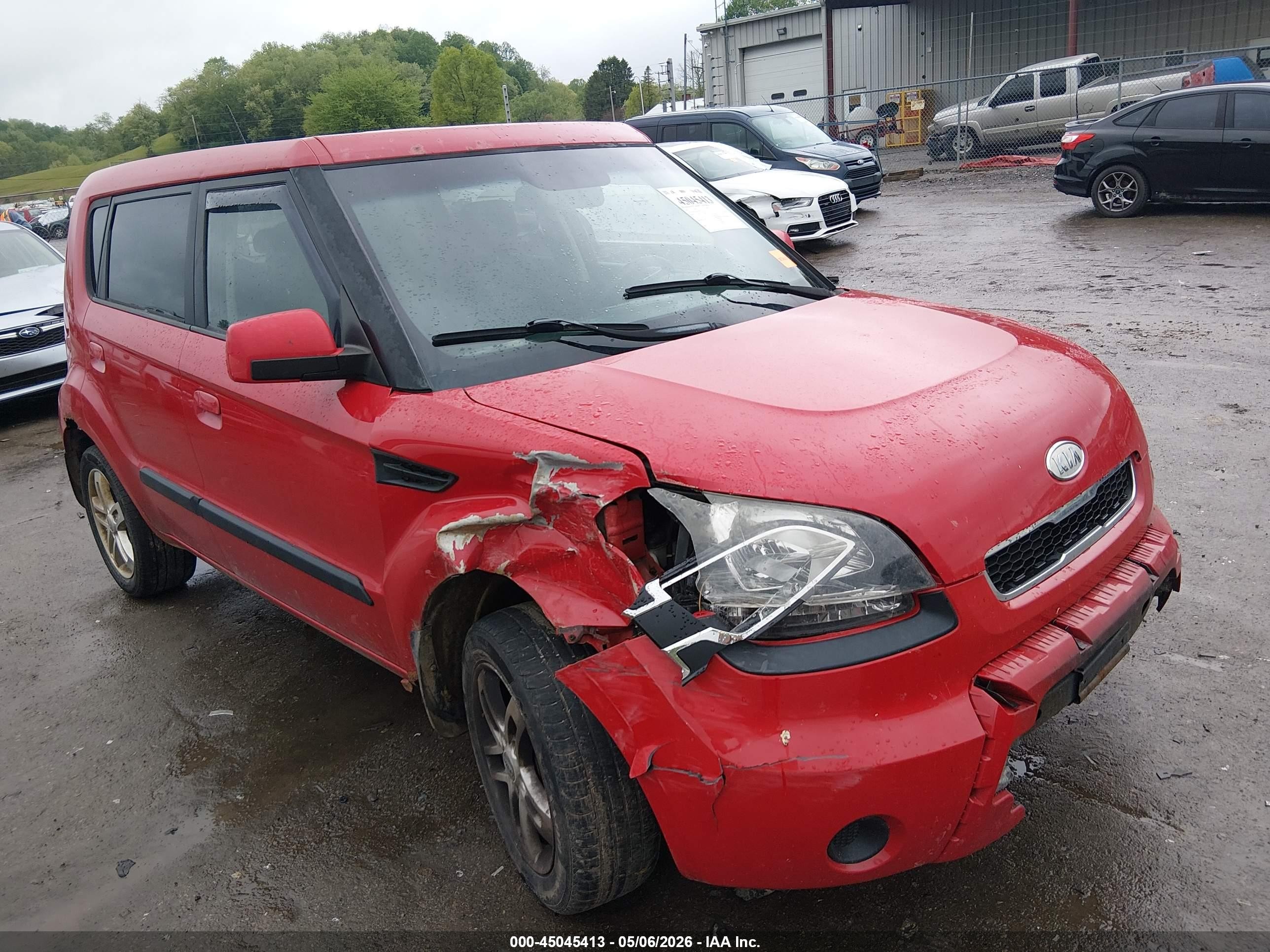 2010 Kia Soul + Red vin: KNDJT2A2XA7104527