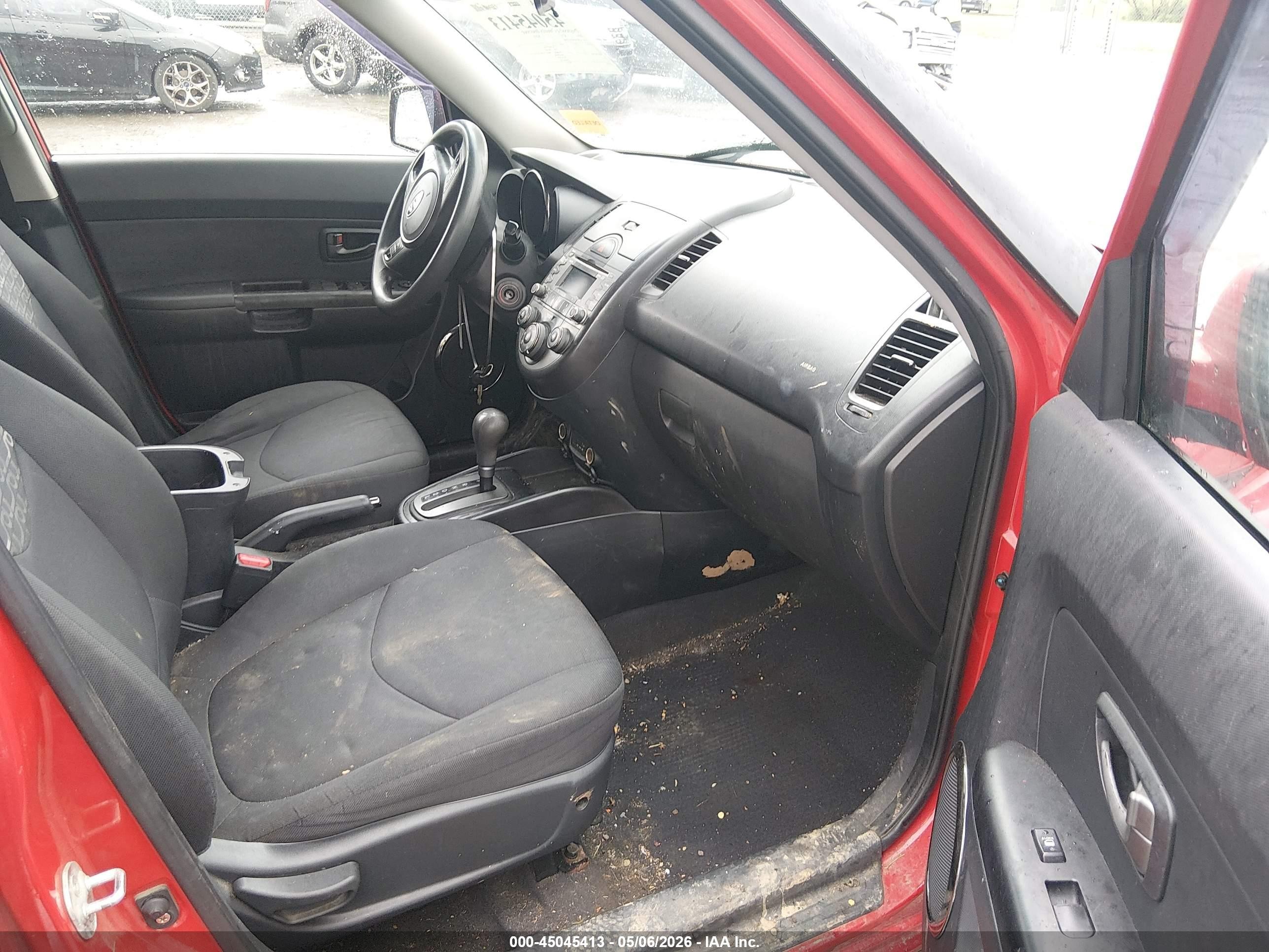 2010 Kia Soul + Red vin: KNDJT2A2XA7104527