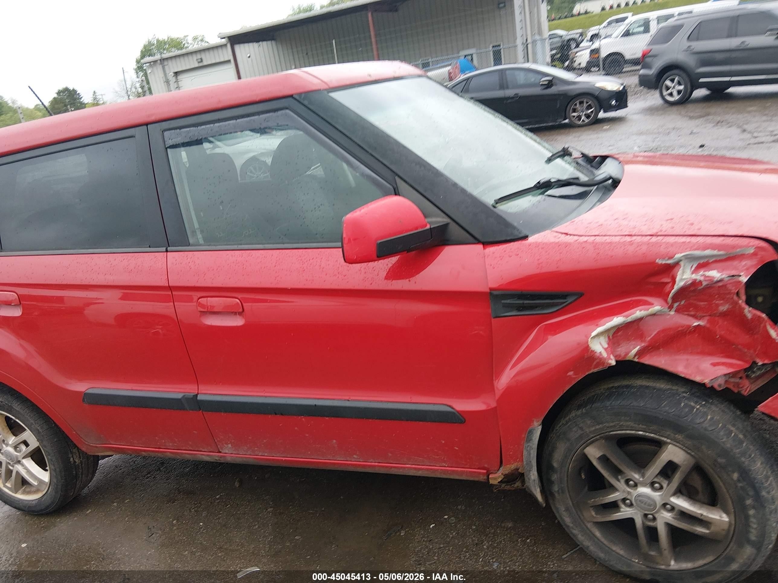 2010 Kia Soul + Red vin: KNDJT2A2XA7104527