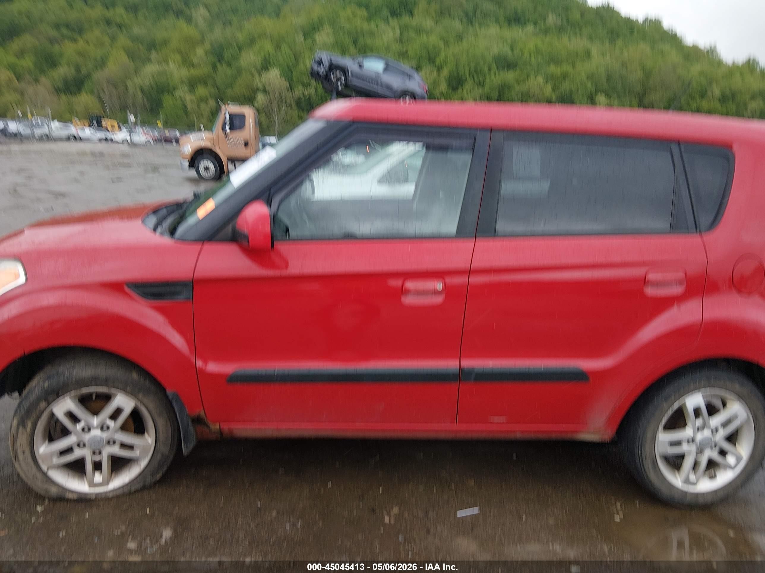 2010 Kia Soul + Red vin: KNDJT2A2XA7104527