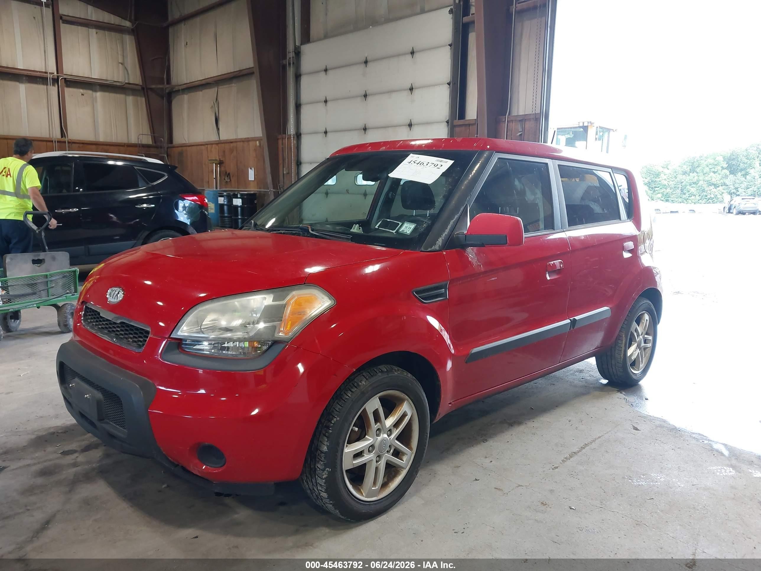 2010 Kia Soul + Red vin: KNDJT2A2XA7108352