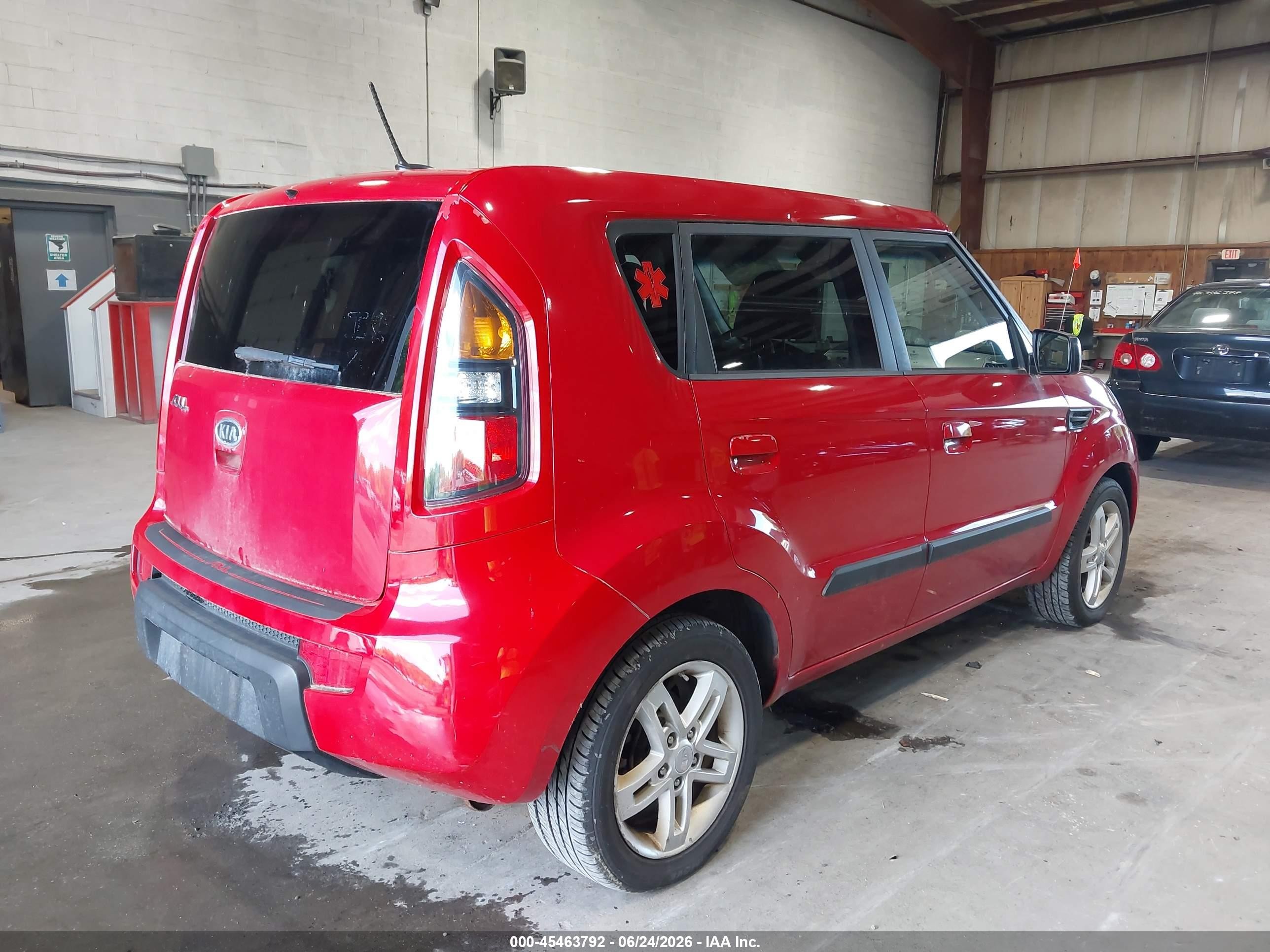 2010 Kia Soul + Red vin: KNDJT2A2XA7108352