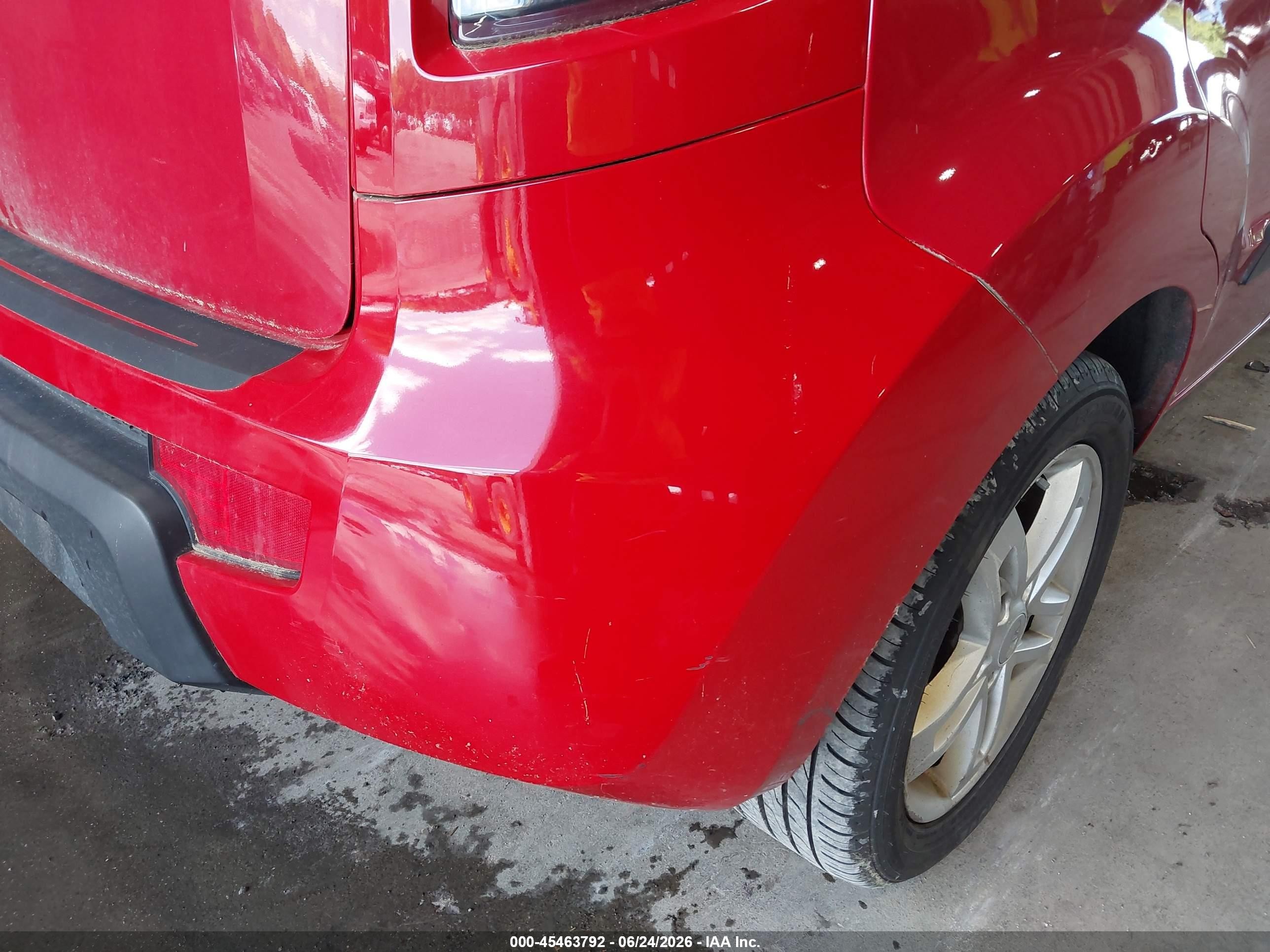 2010 Kia Soul + Red vin: KNDJT2A2XA7108352