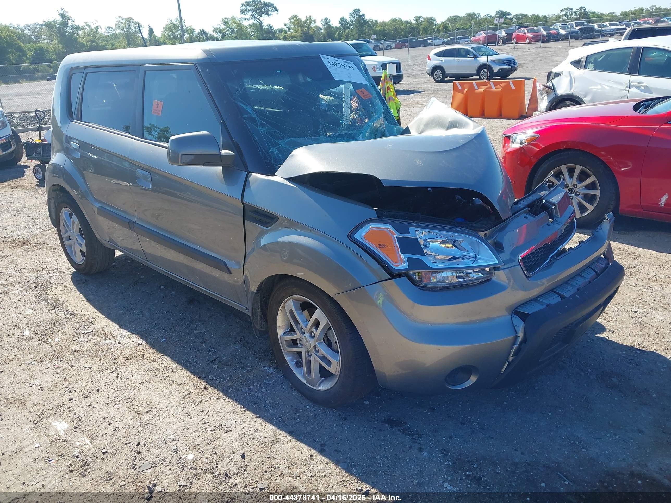 2010 Kia Soul + Gray vin: KNDJT2A2XA7115544