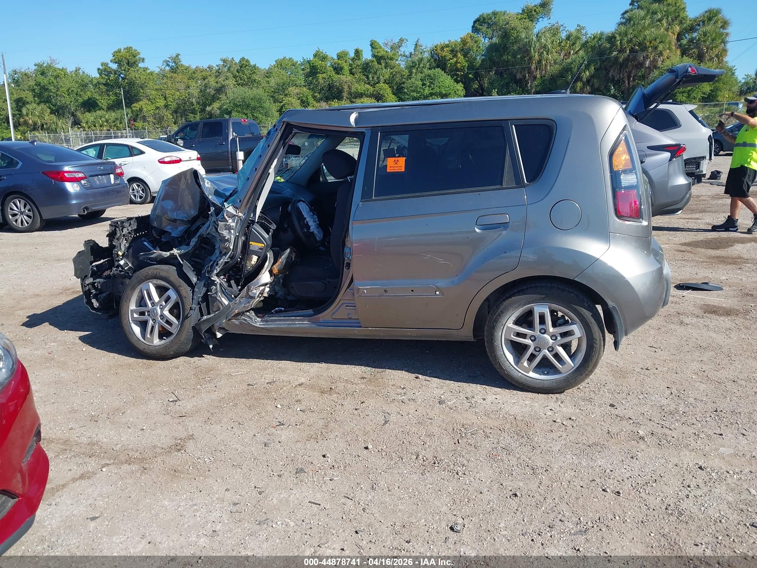 2010 Kia Soul + Gray vin: KNDJT2A2XA7115544