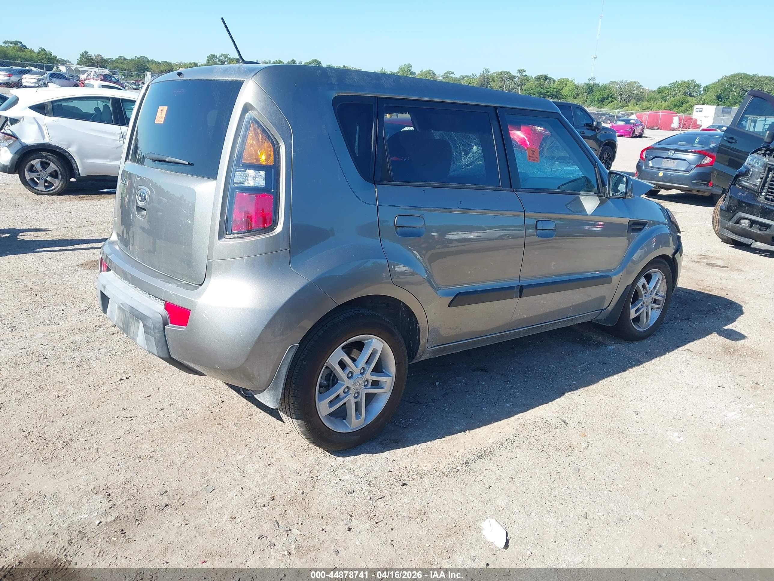 2010 Kia Soul + Gray vin: KNDJT2A2XA7115544