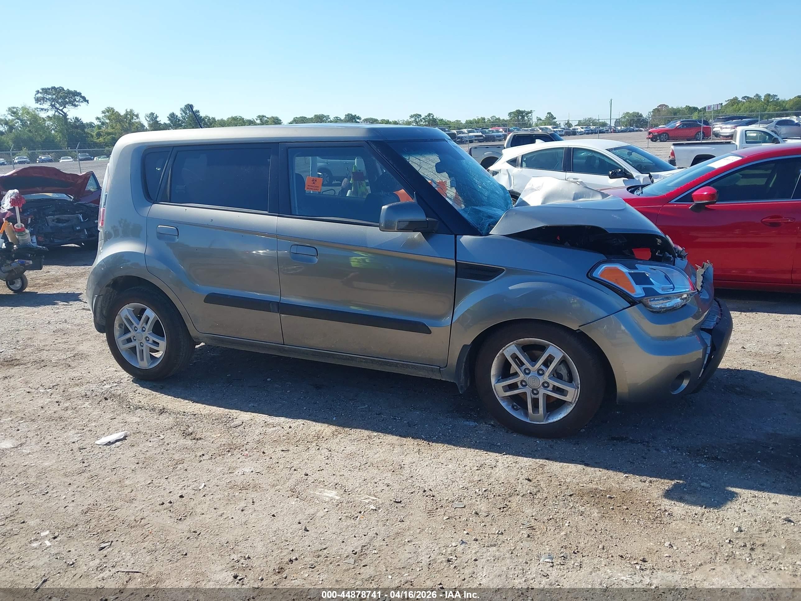 2010 Kia Soul + Gray vin: KNDJT2A2XA7115544