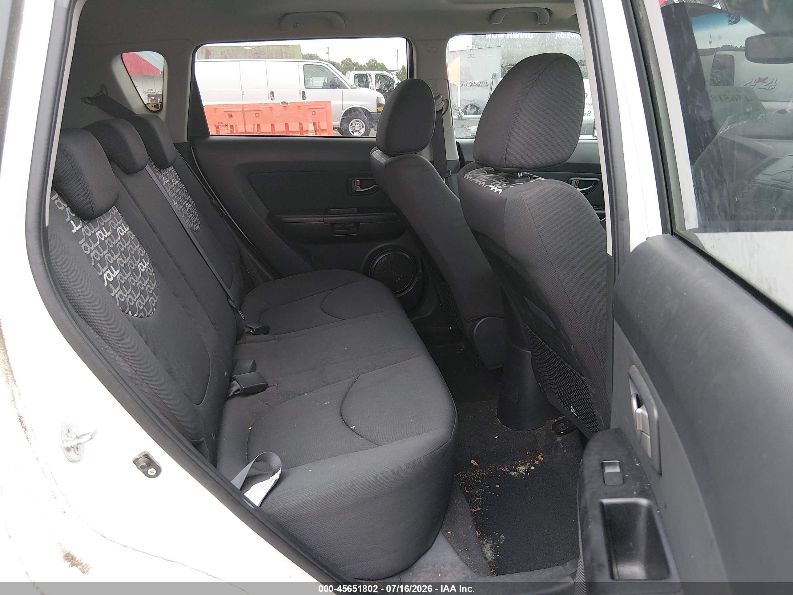 2010 Kia Soul + White vin: KNDJT2A2XA7179454