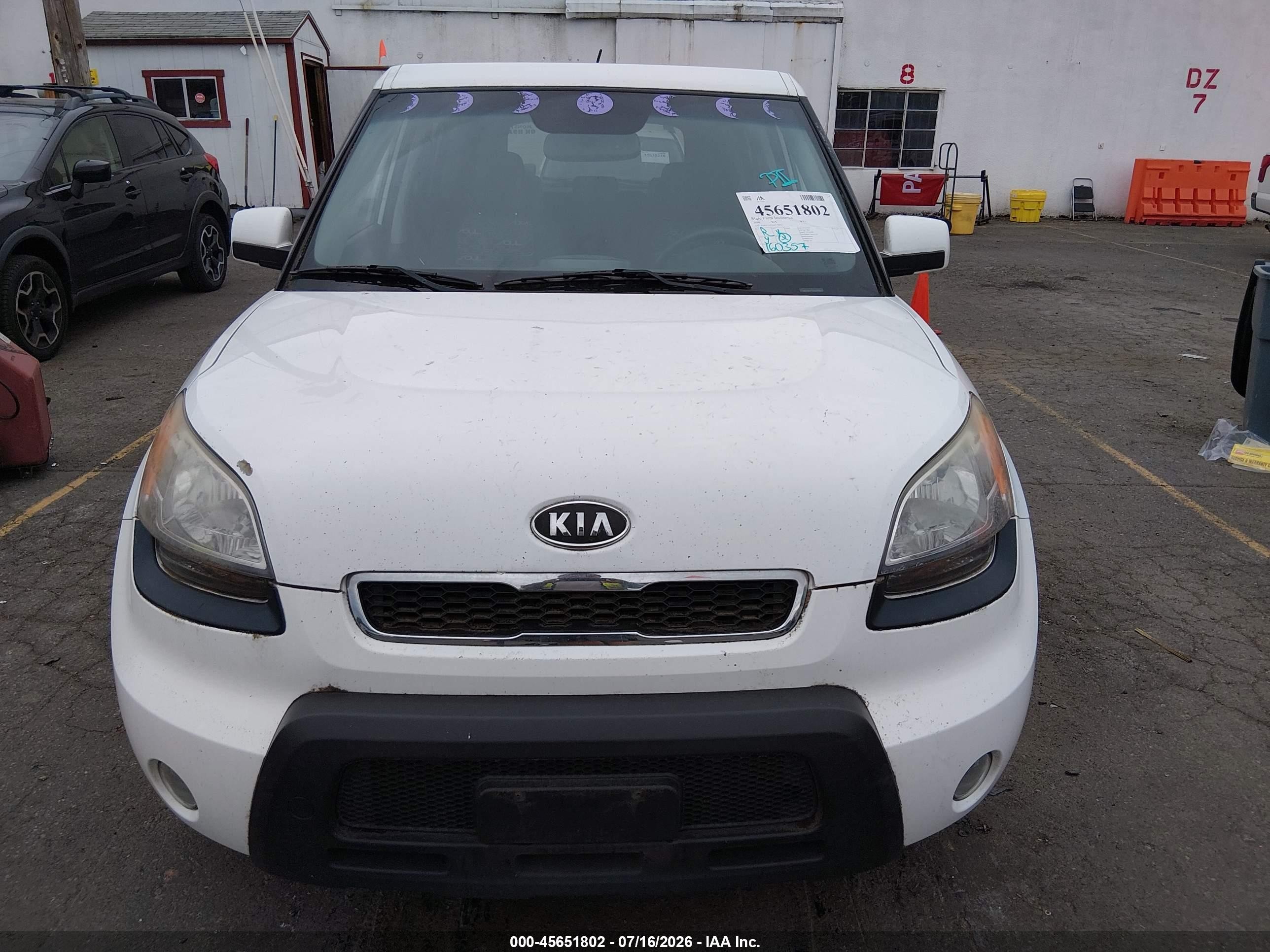 2010 Kia Soul + White vin: KNDJT2A2XA7179454