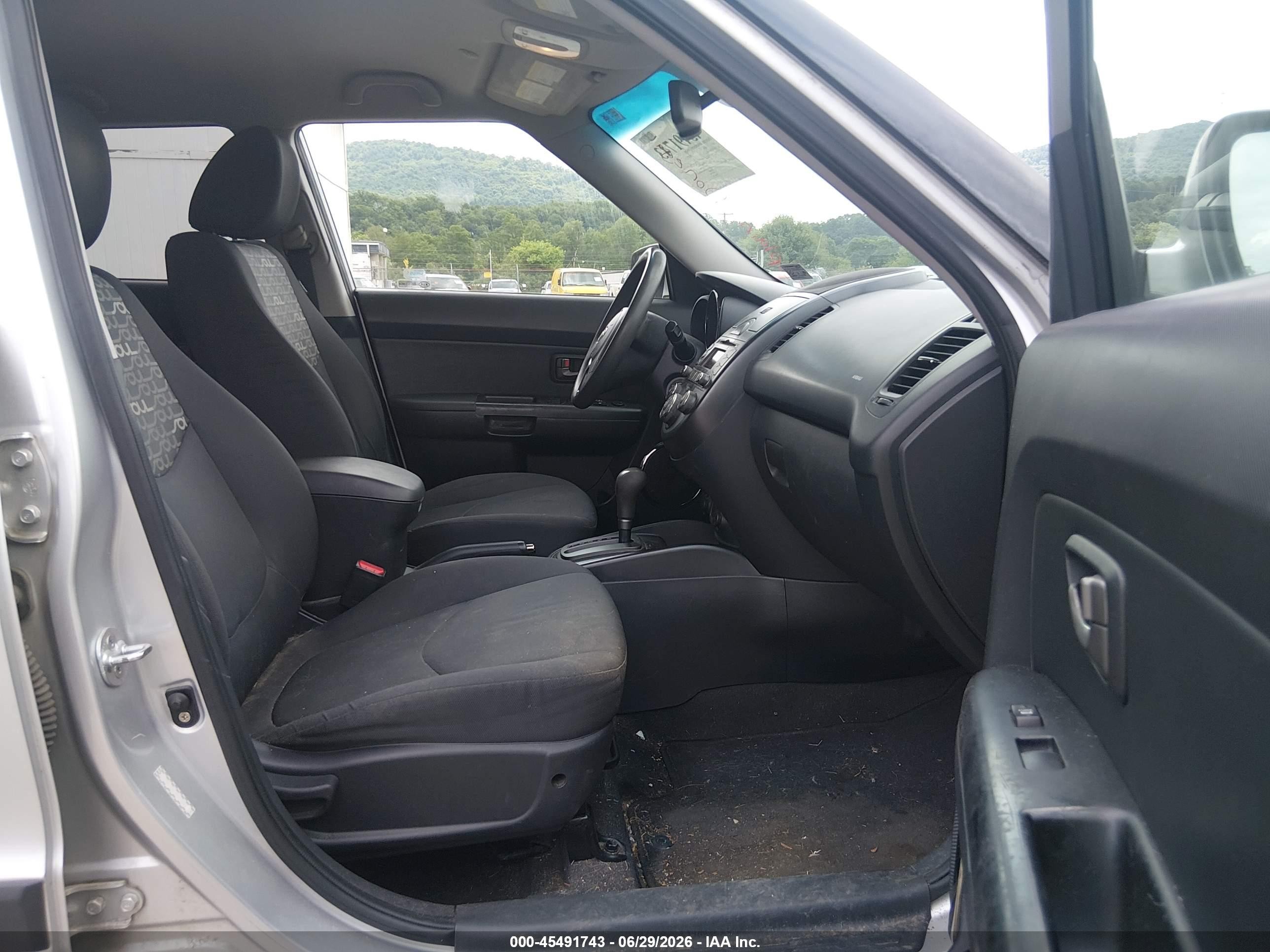 2010 Kia Soul + Silver vin: KNDJT2A2XA7702133