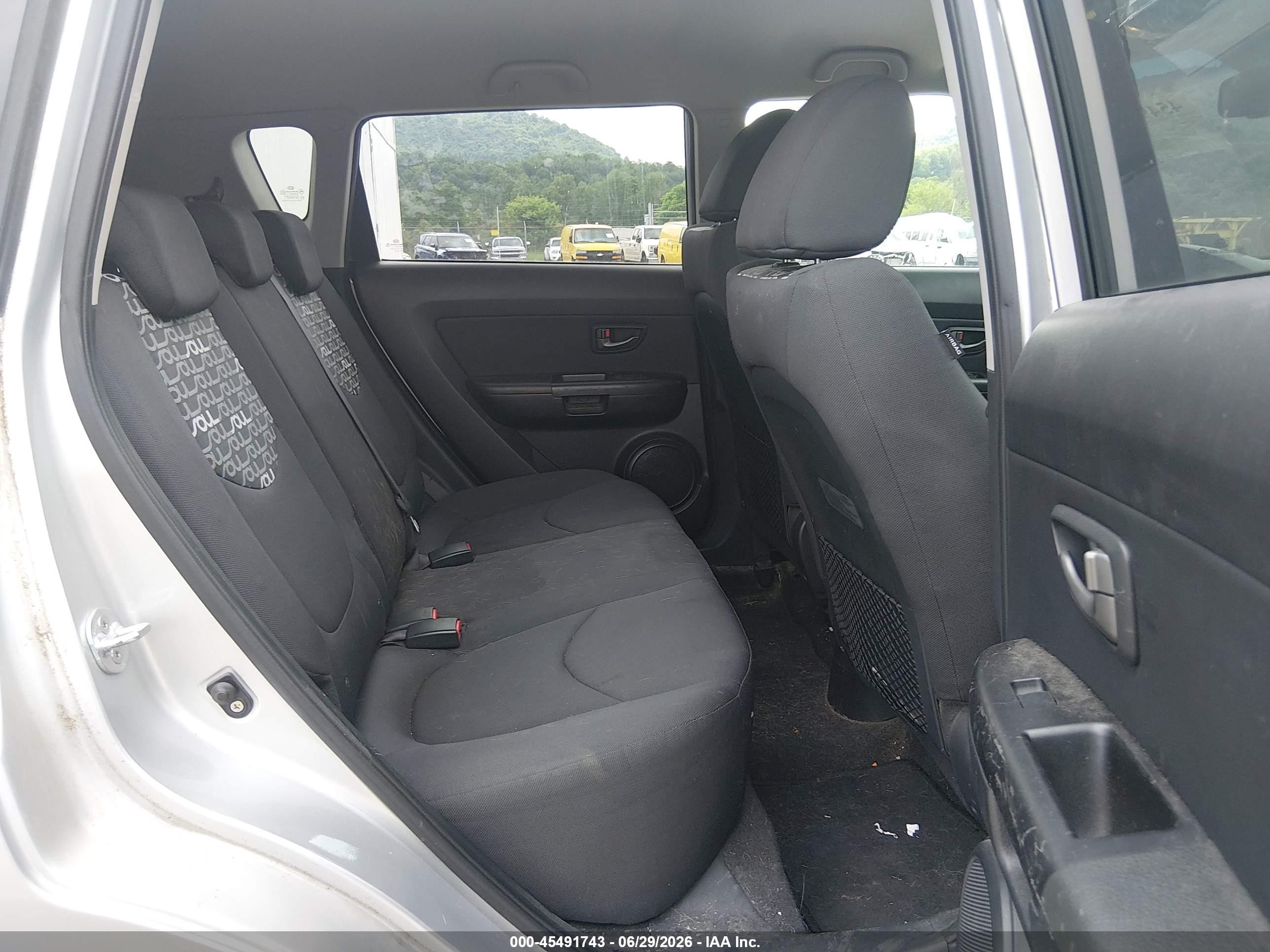2010 Kia Soul + Silver vin: KNDJT2A2XA7702133