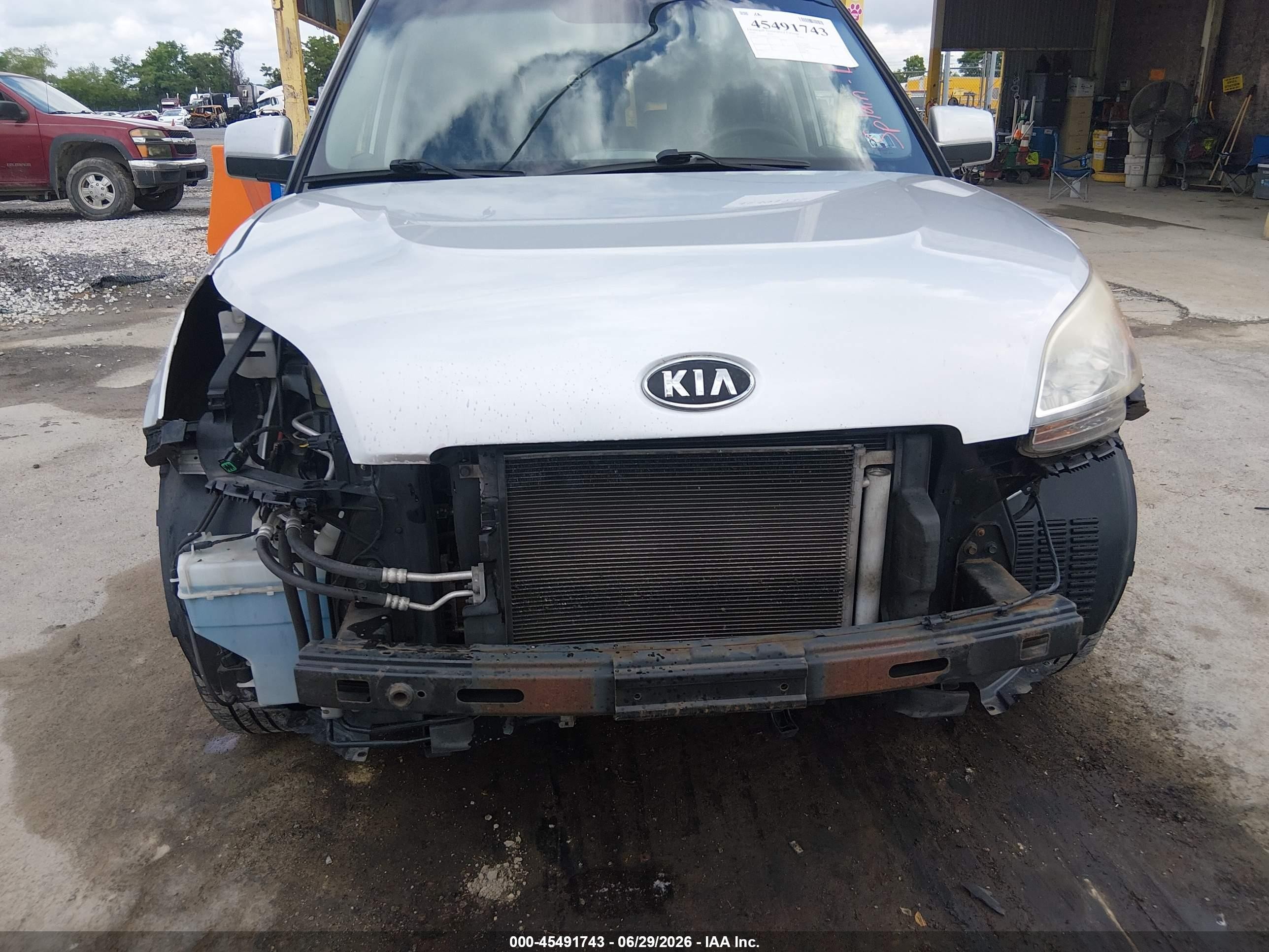 2010 Kia Soul + Silver vin: KNDJT2A2XA7702133
