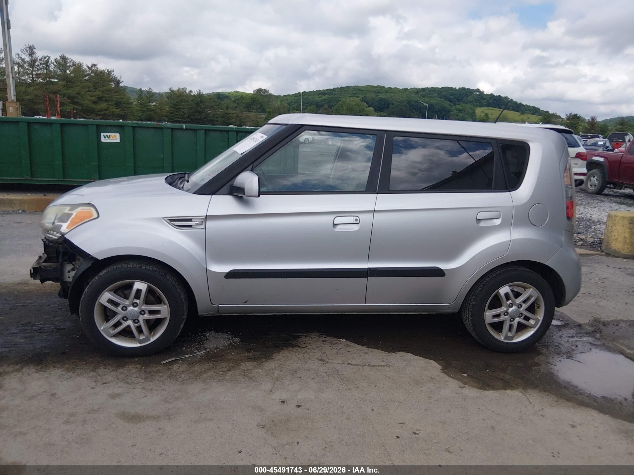 2010 Kia Soul + Silver vin: KNDJT2A2XA7702133