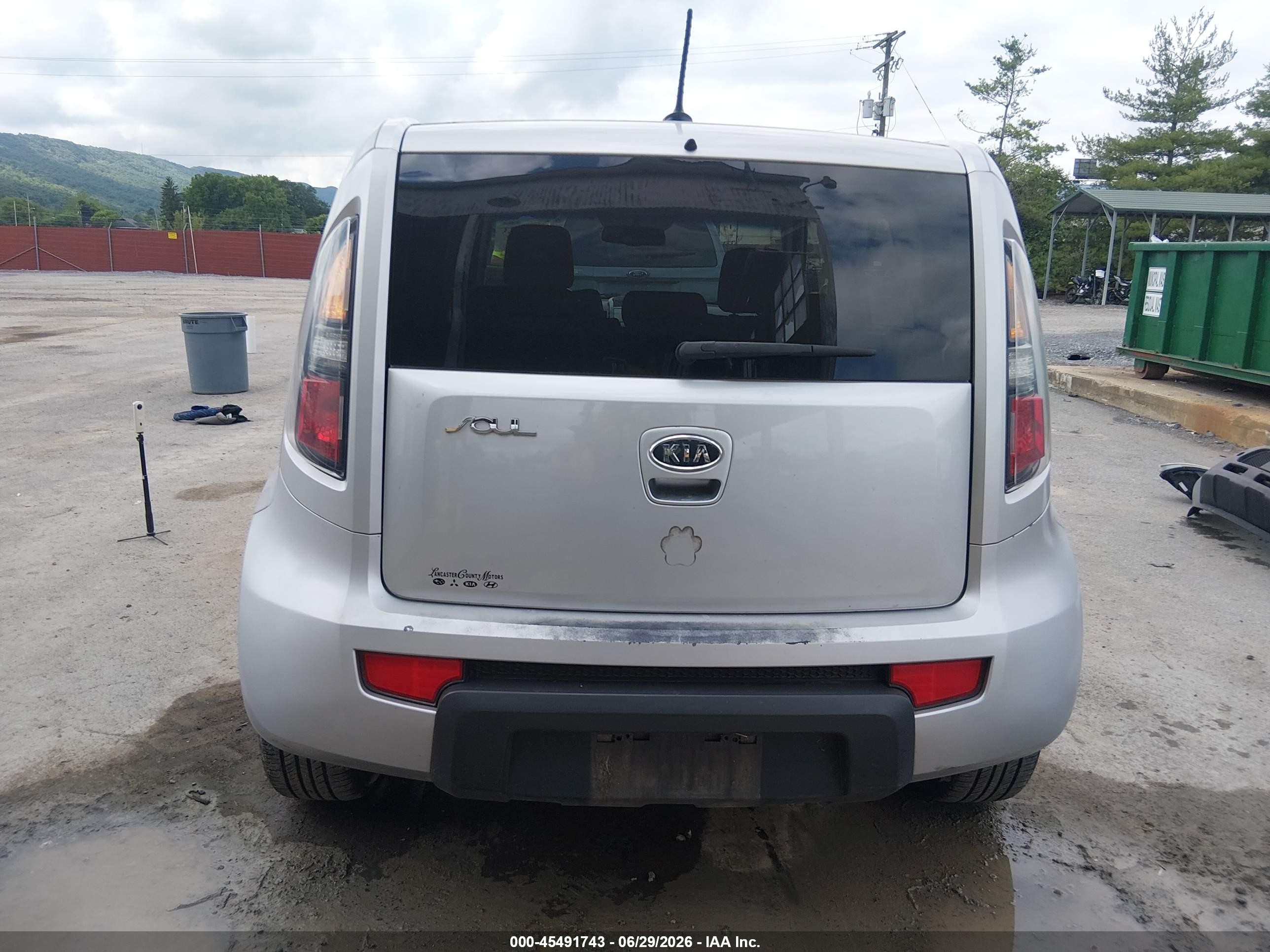 2010 Kia Soul + Silver vin: KNDJT2A2XA7702133