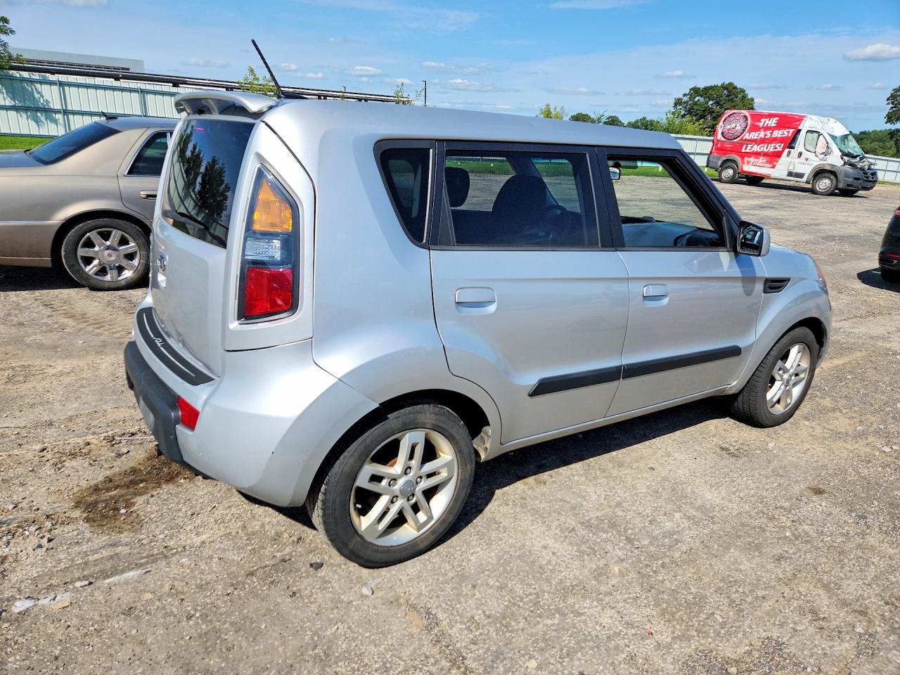 2010 Kia Soul + Silver vin: KNDJT2A2XA7703945