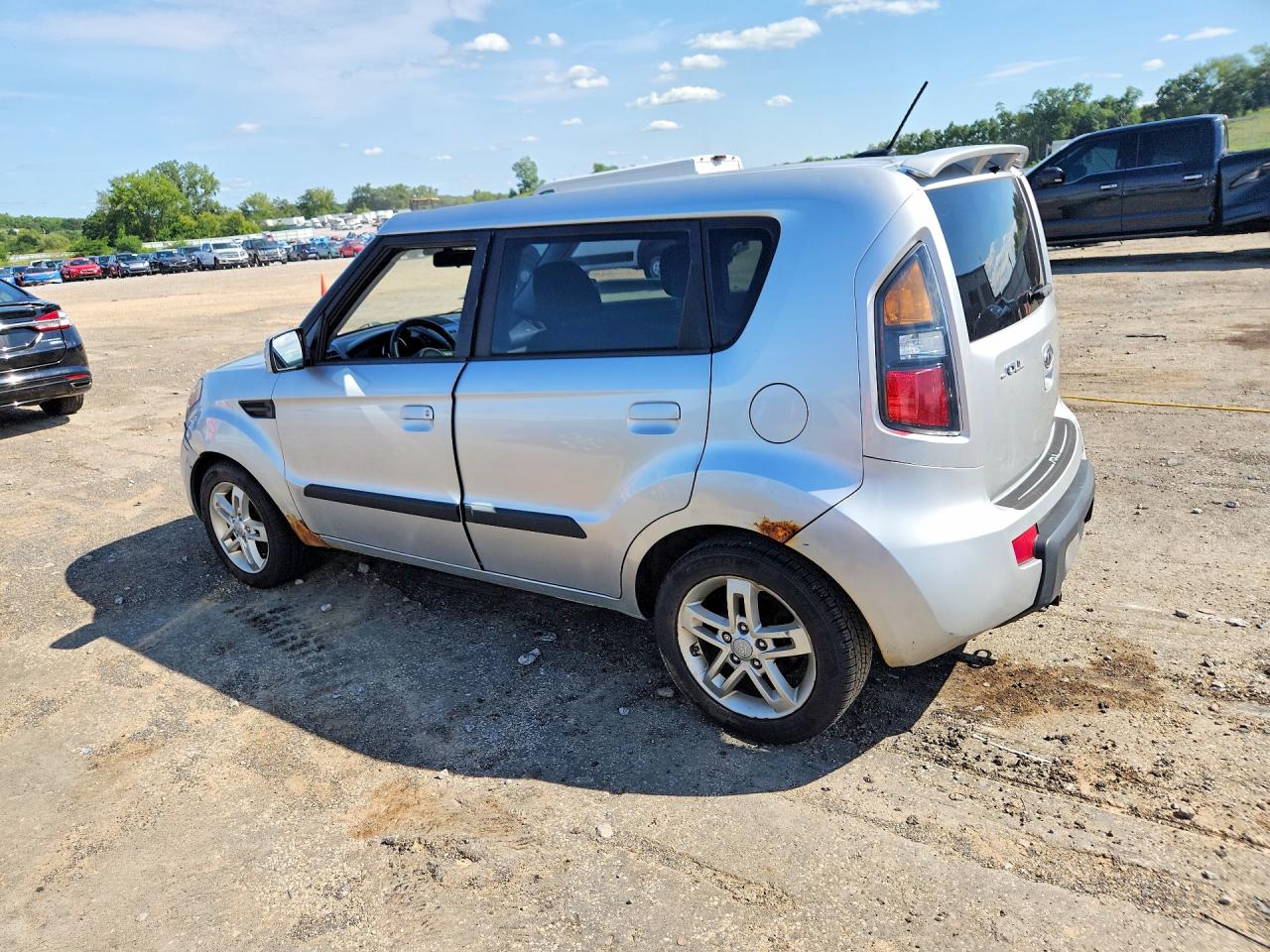 2010 Kia Soul + Silver vin: KNDJT2A2XA7703945