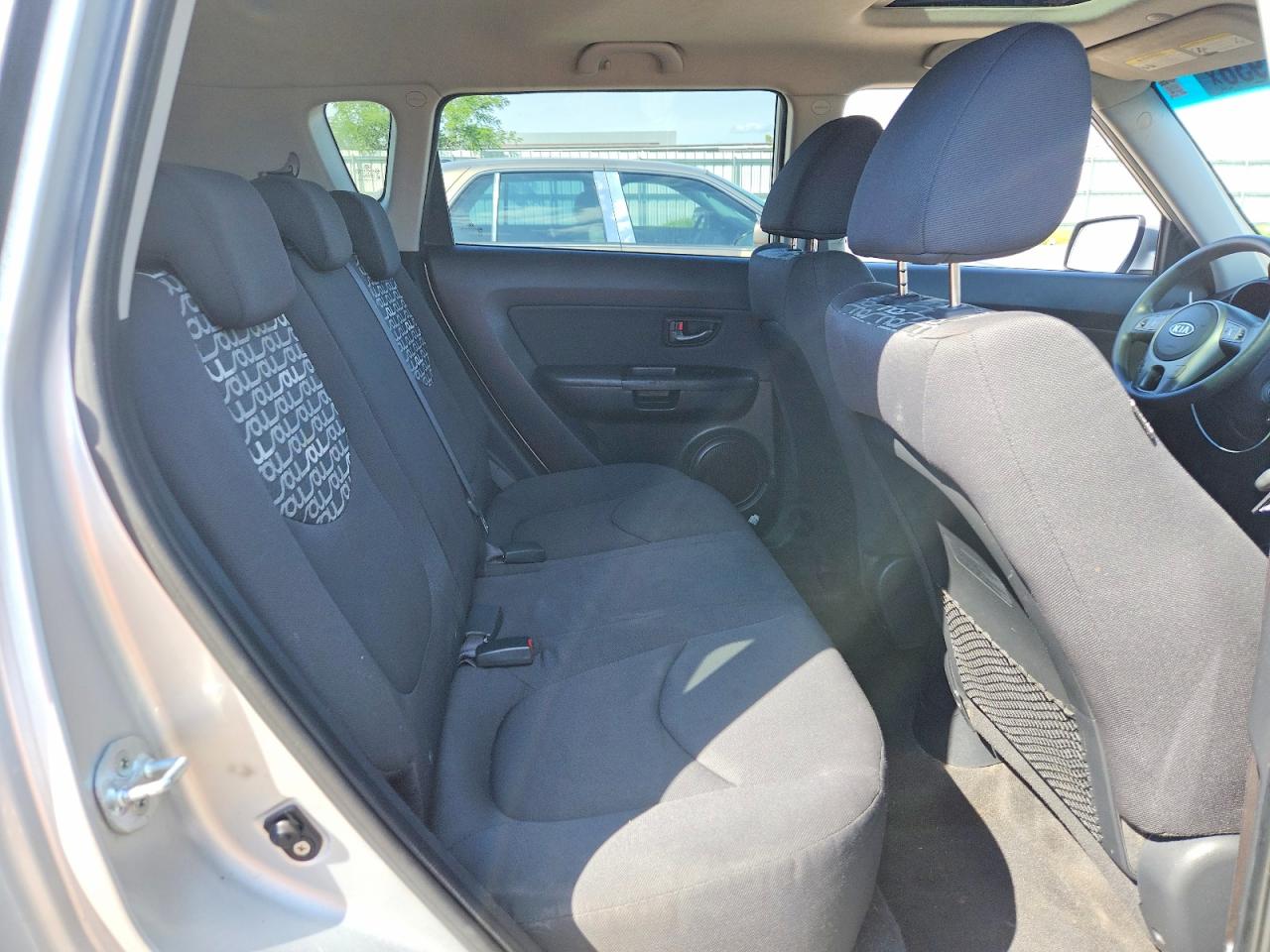 2010 Kia Soul + Silver vin: KNDJT2A2XA7703945