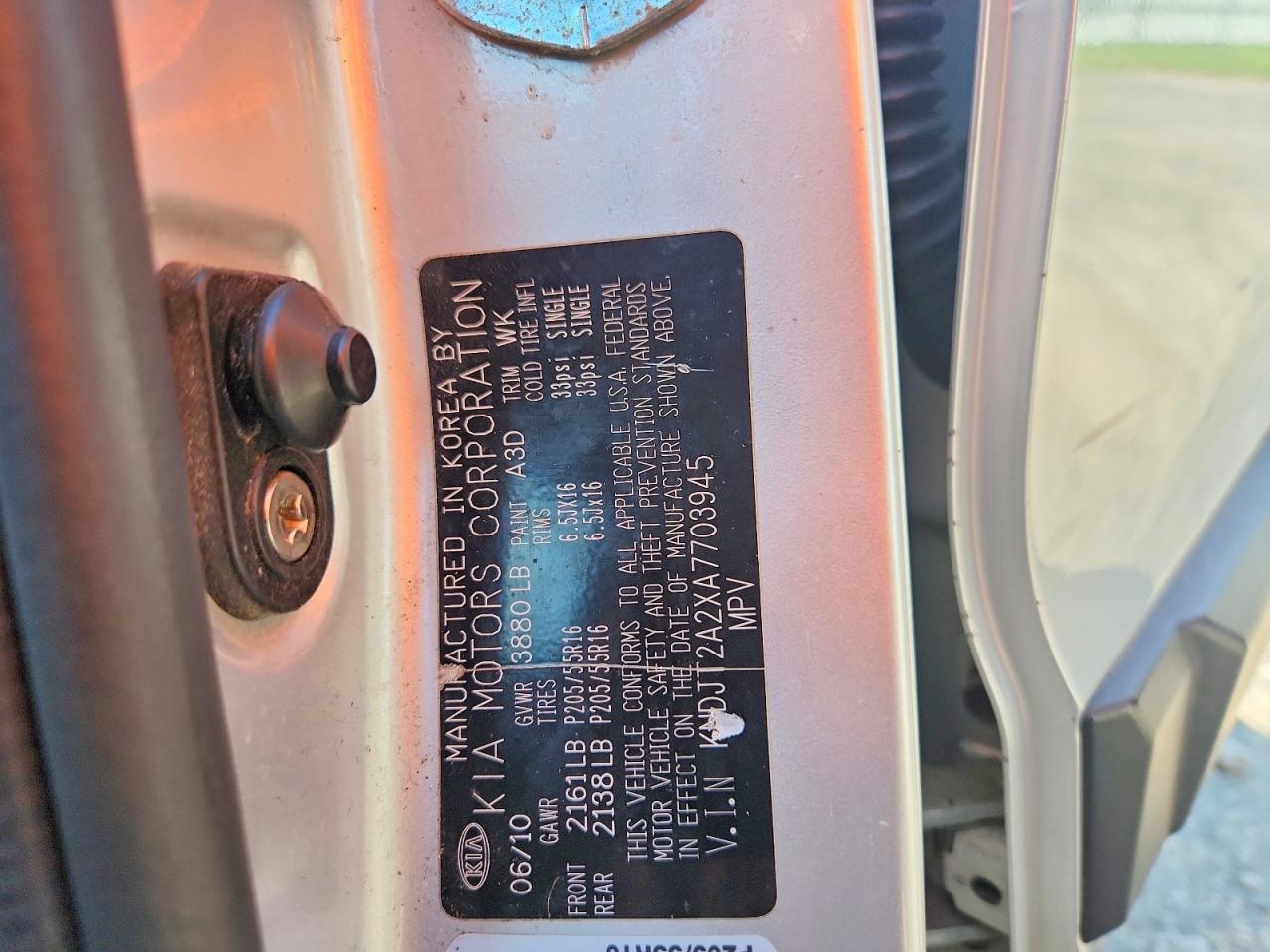 2010 Kia Soul + Silver vin: KNDJT2A2XA7703945