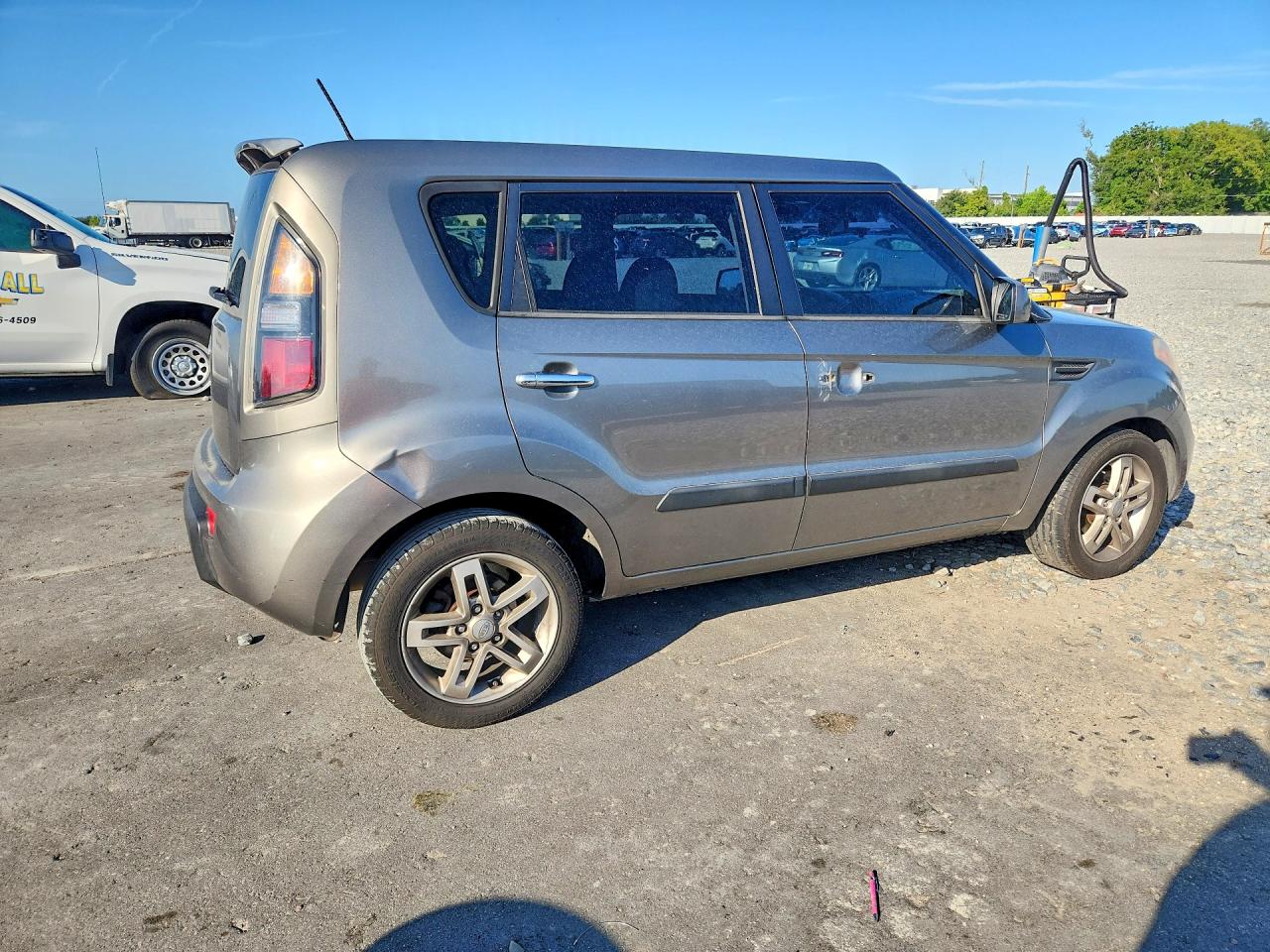 2011 Kia Soul + Gray vin: KNDJT2A2XB7195736
