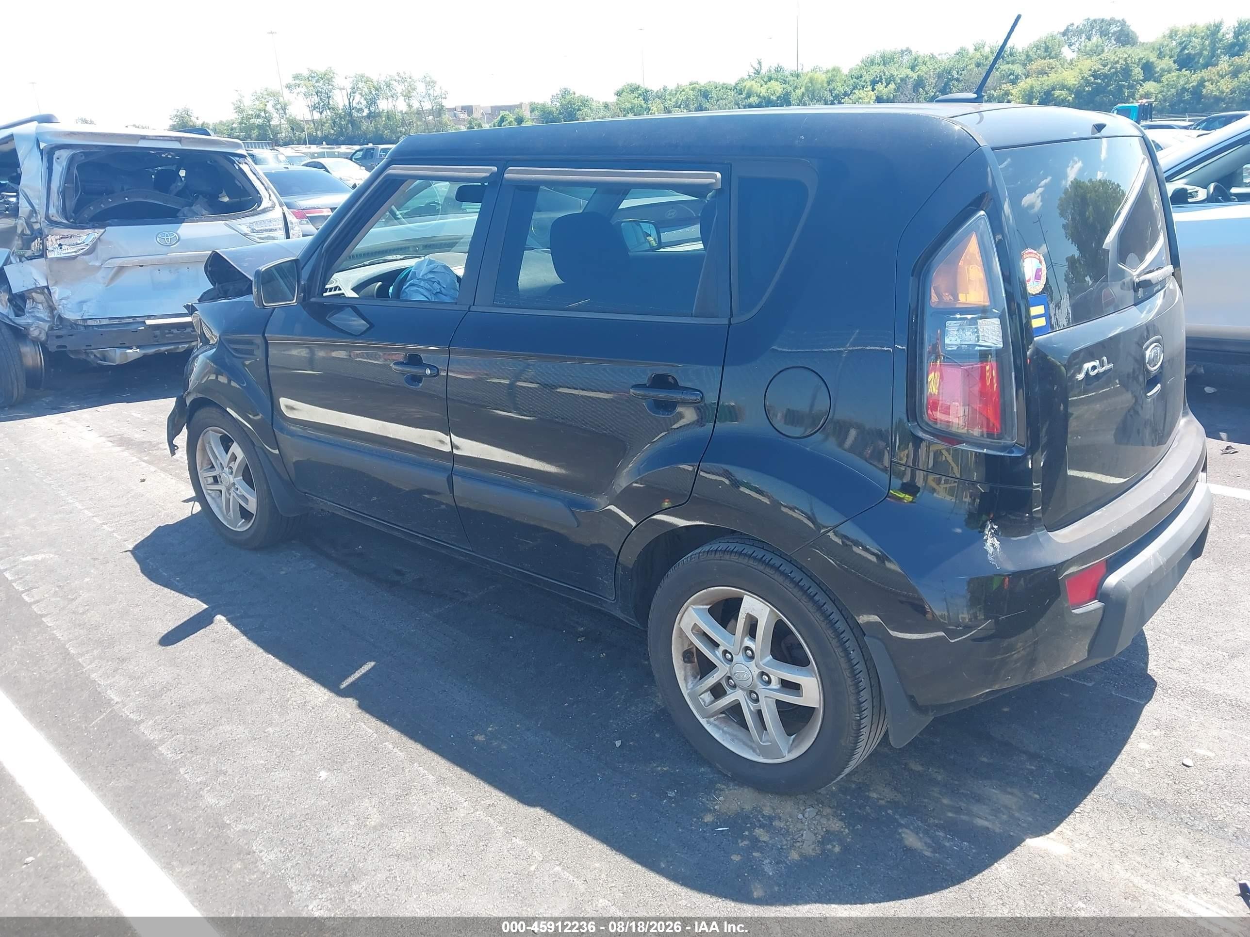 2011 Kia Soul + Black vin: KNDJT2A2XB7219209