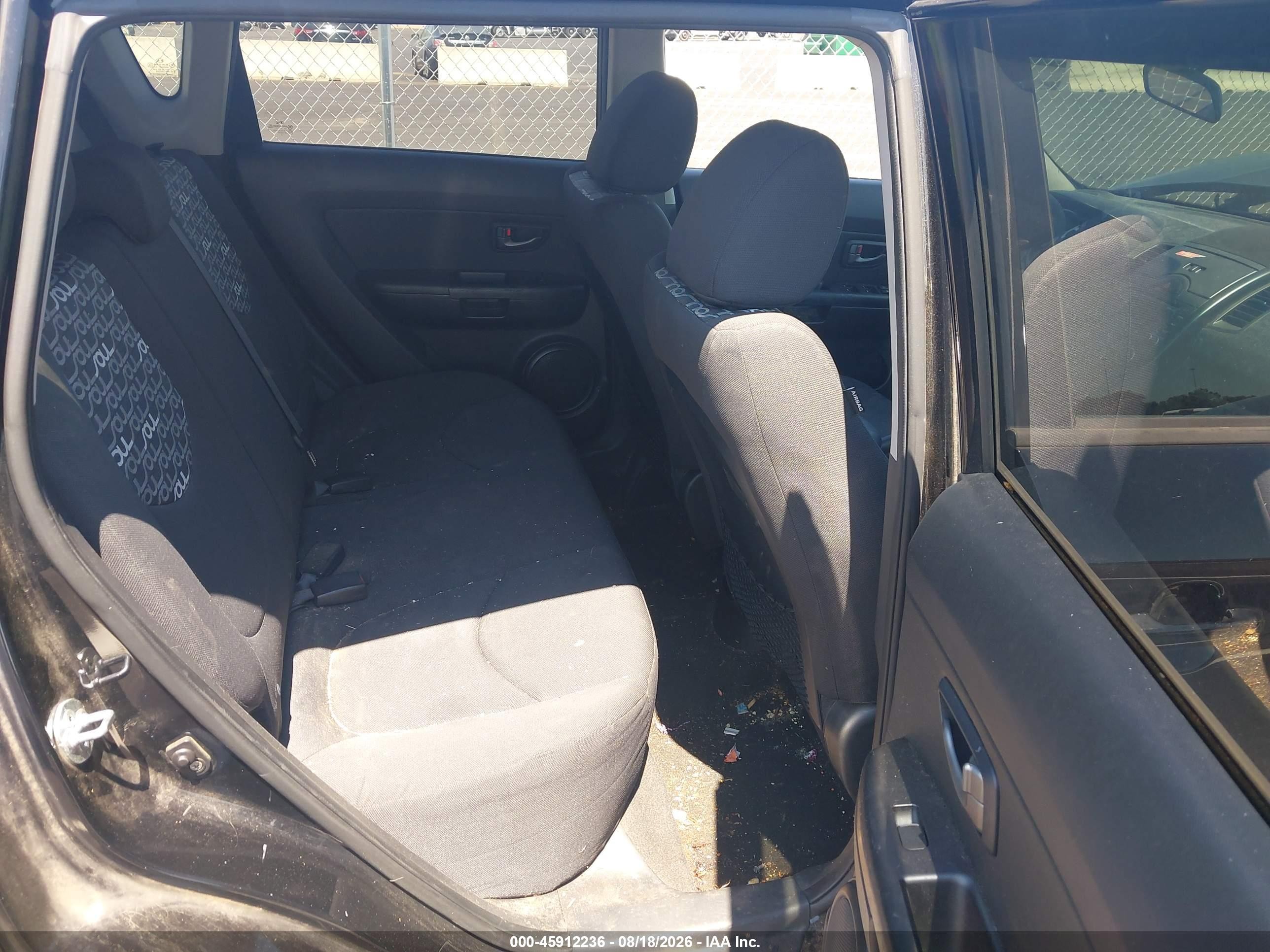 2011 Kia Soul + Black vin: KNDJT2A2XB7219209