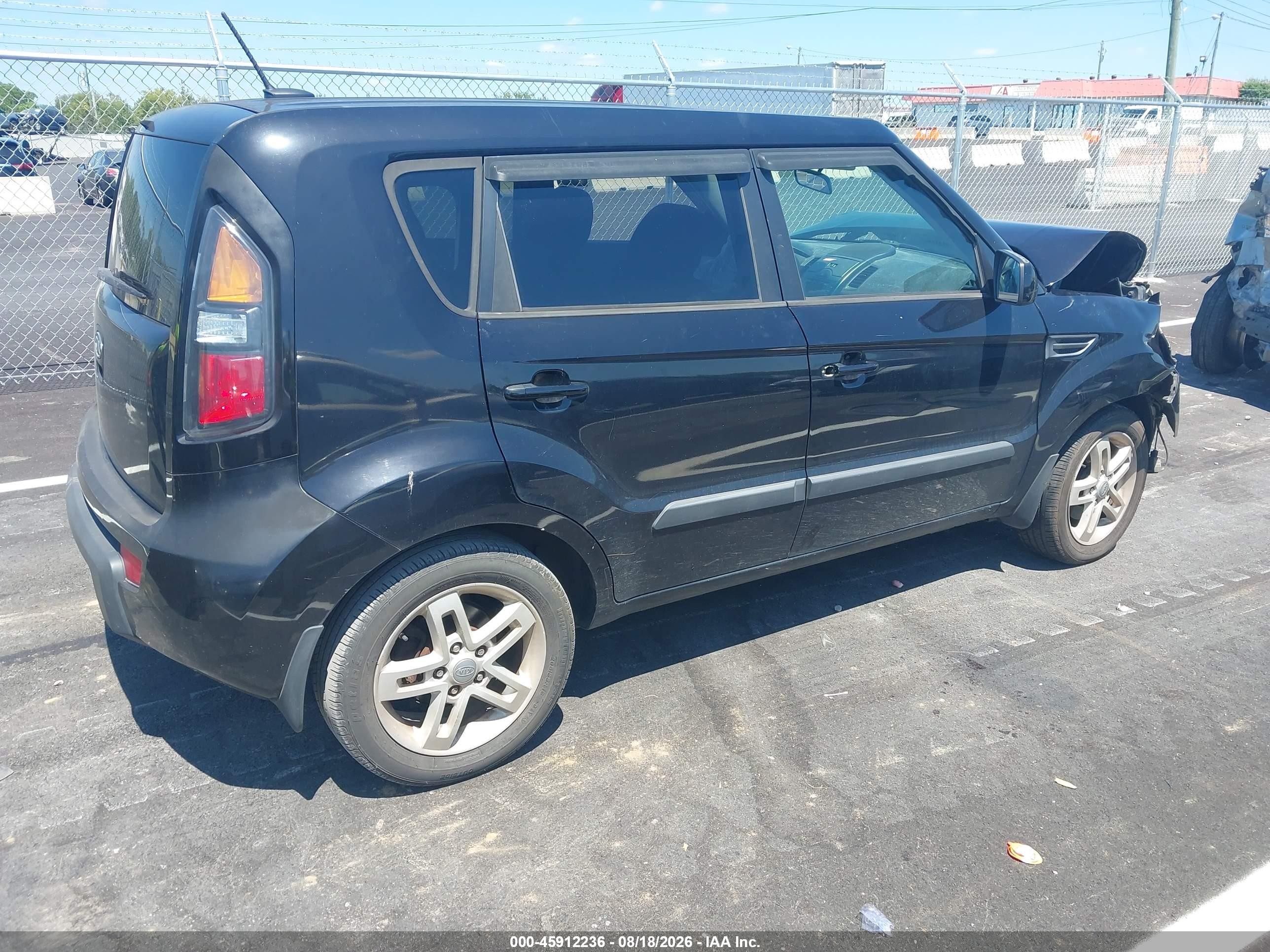 2011 Kia Soul + Black vin: KNDJT2A2XB7219209
