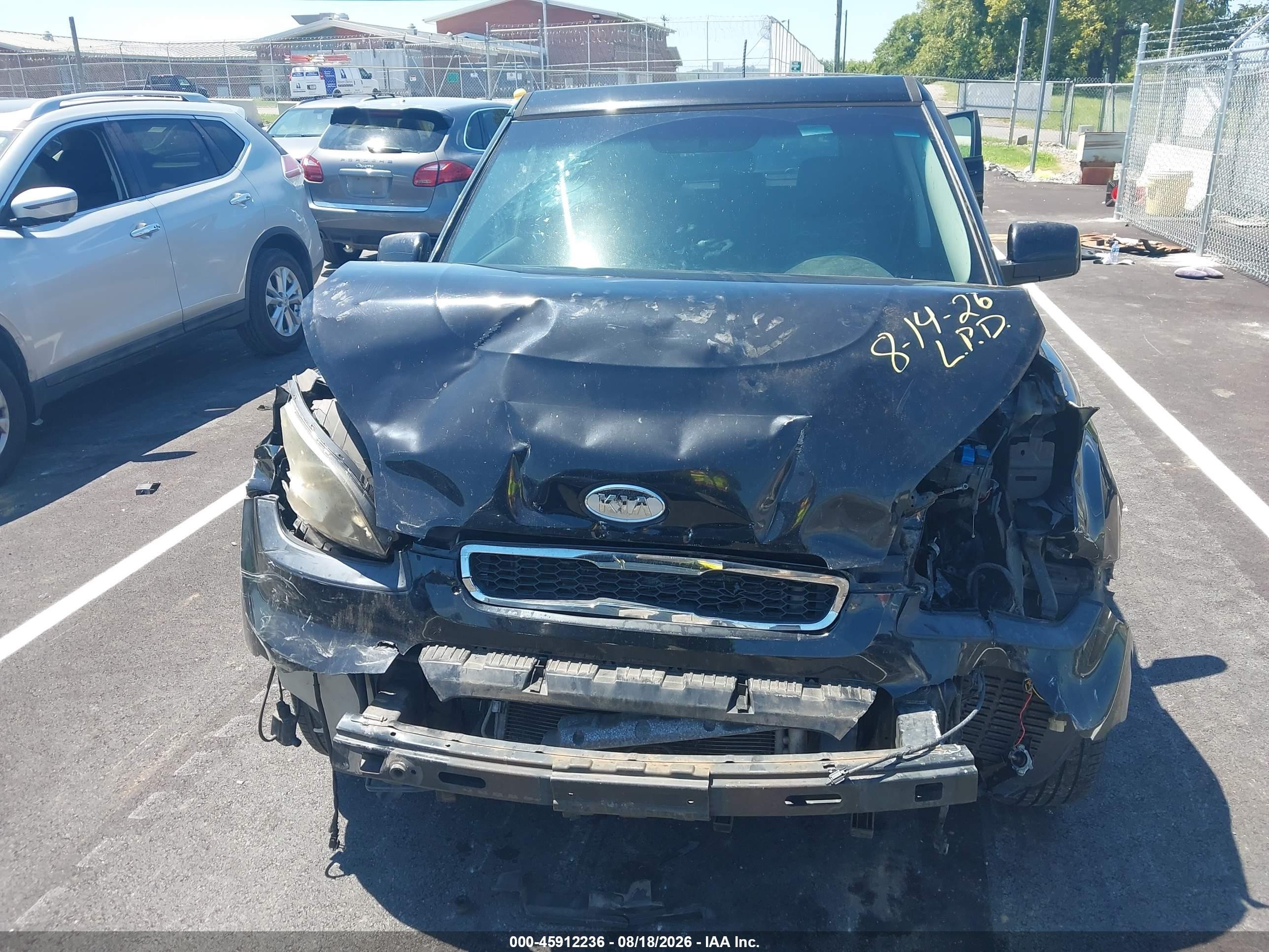 2011 Kia Soul + Black vin: KNDJT2A2XB7219209