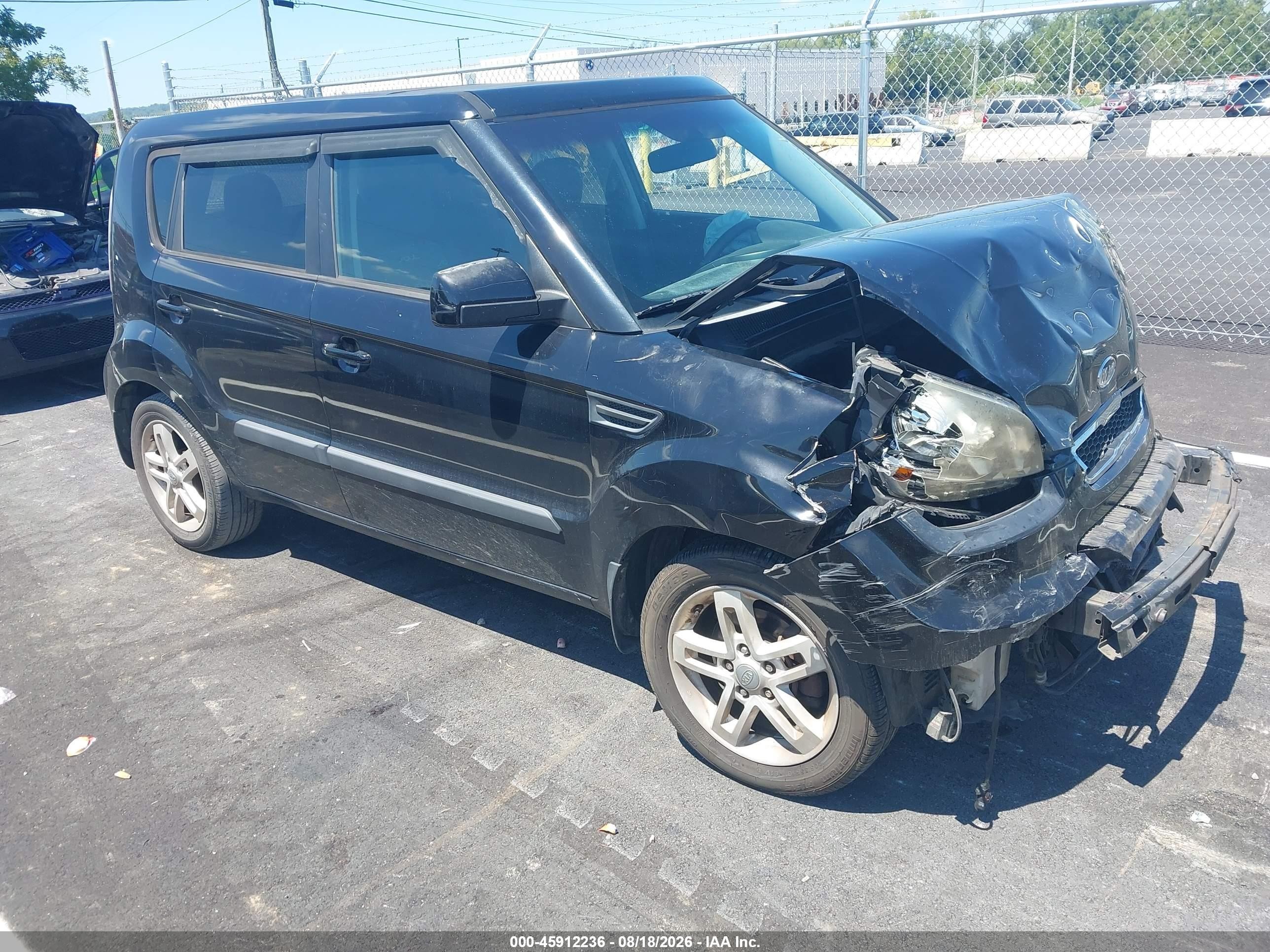 2011 Kia Soul + Black vin: KNDJT2A2XB7219209
