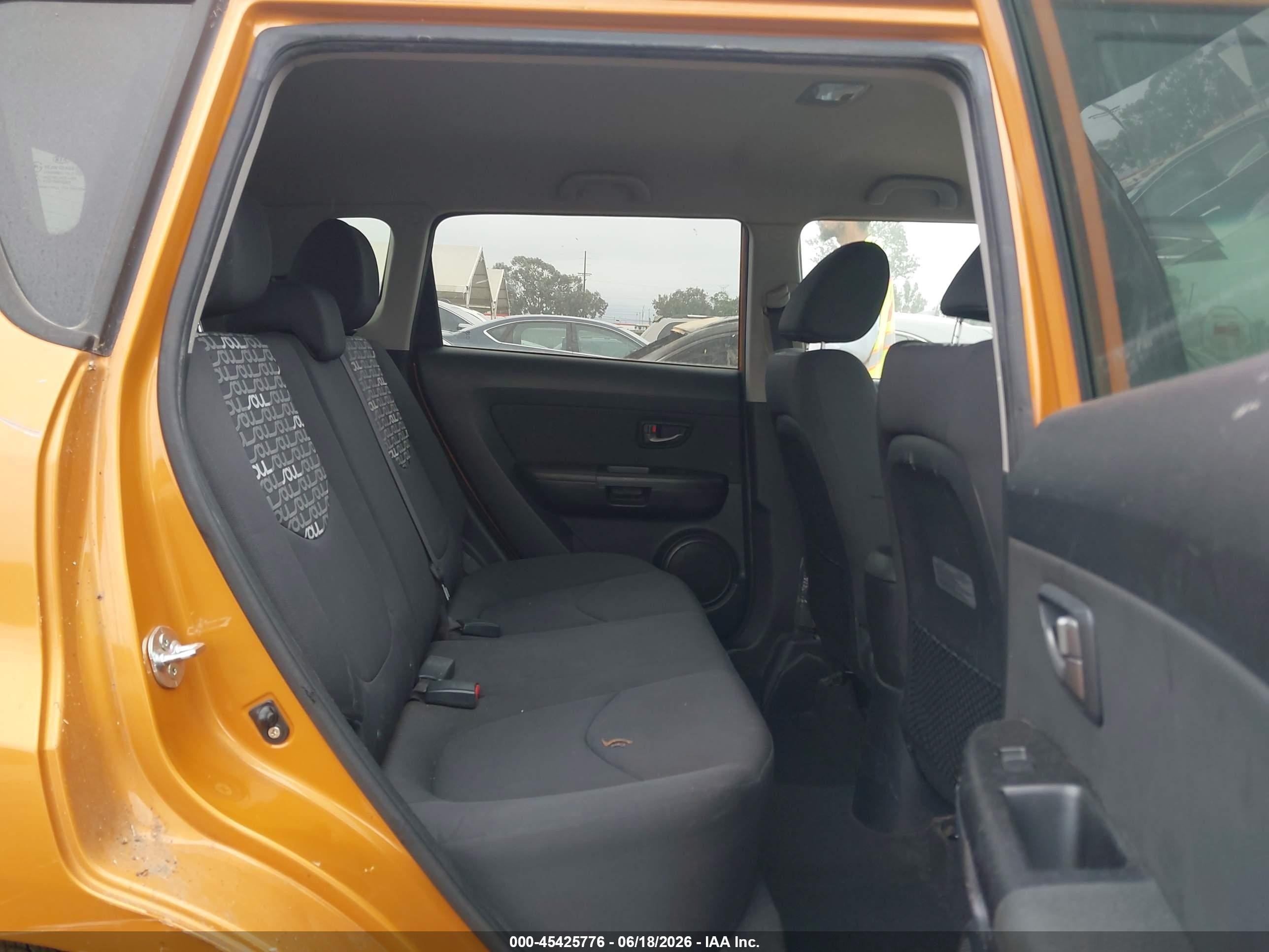 2011 Kia Soul + Orange vin: KNDJT2A2XB7228590