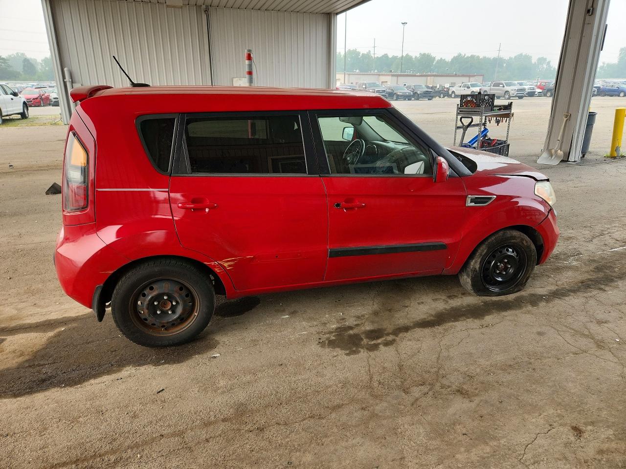 2011 Kia Soul + Red vin: KNDJT2A2XB7230887