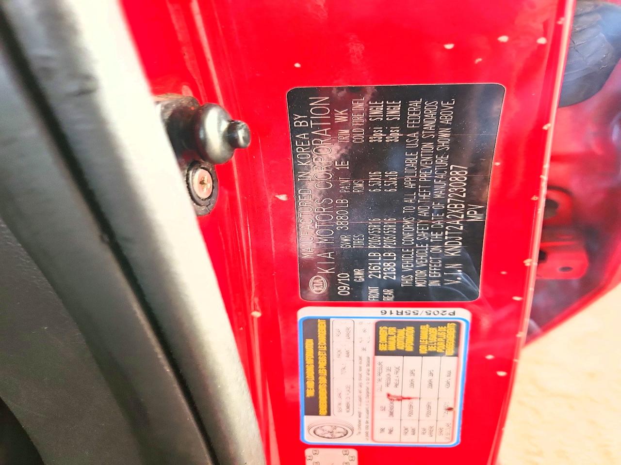 2011 Kia Soul + Red vin: KNDJT2A2XB7230887