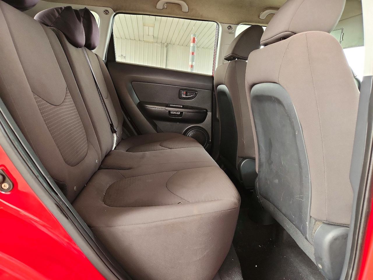 2011 Kia Soul + Red vin: KNDJT2A2XB7230887