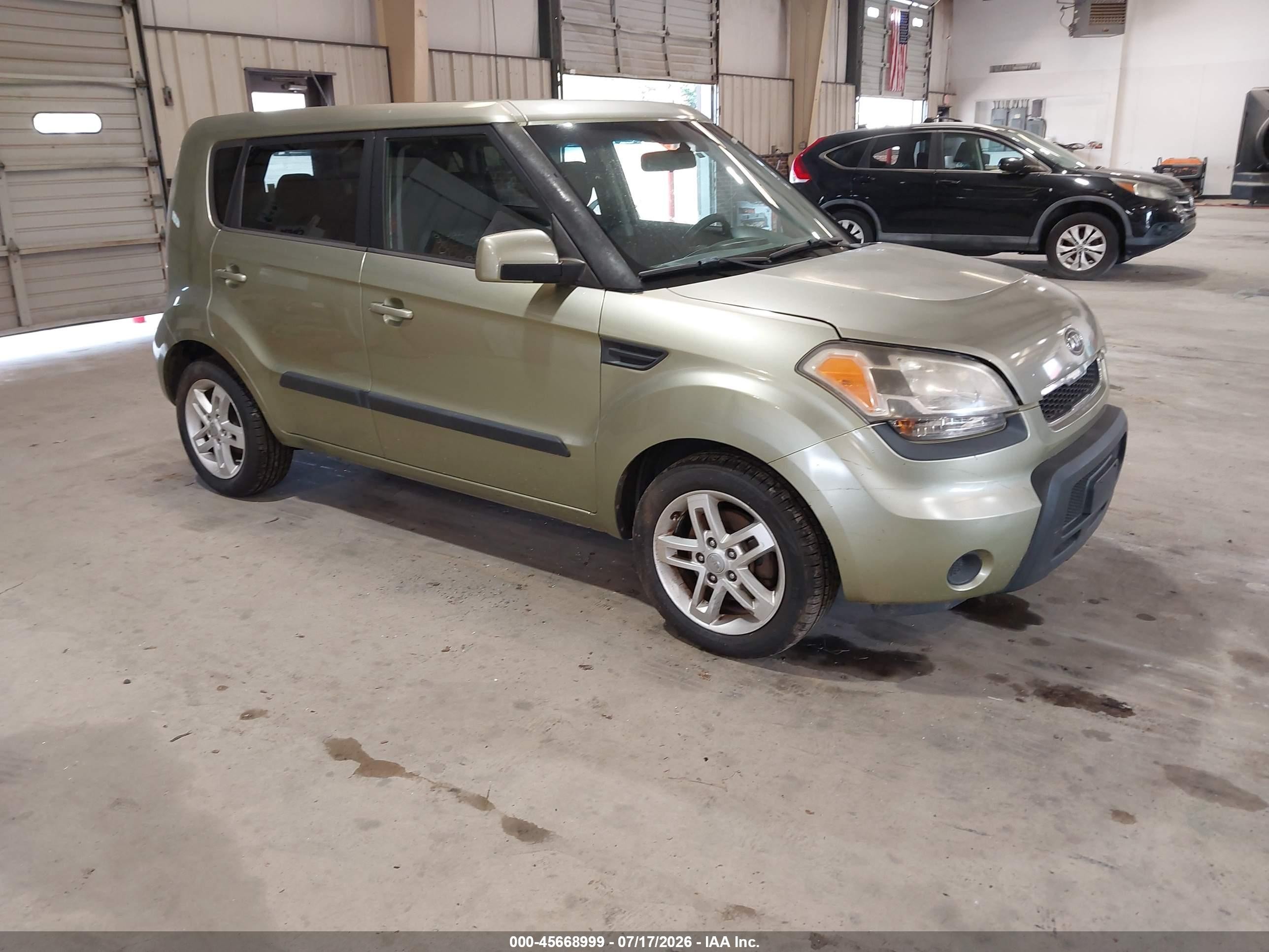 2011 Kia Soul + Green vin: KNDJT2A2XB7233272
