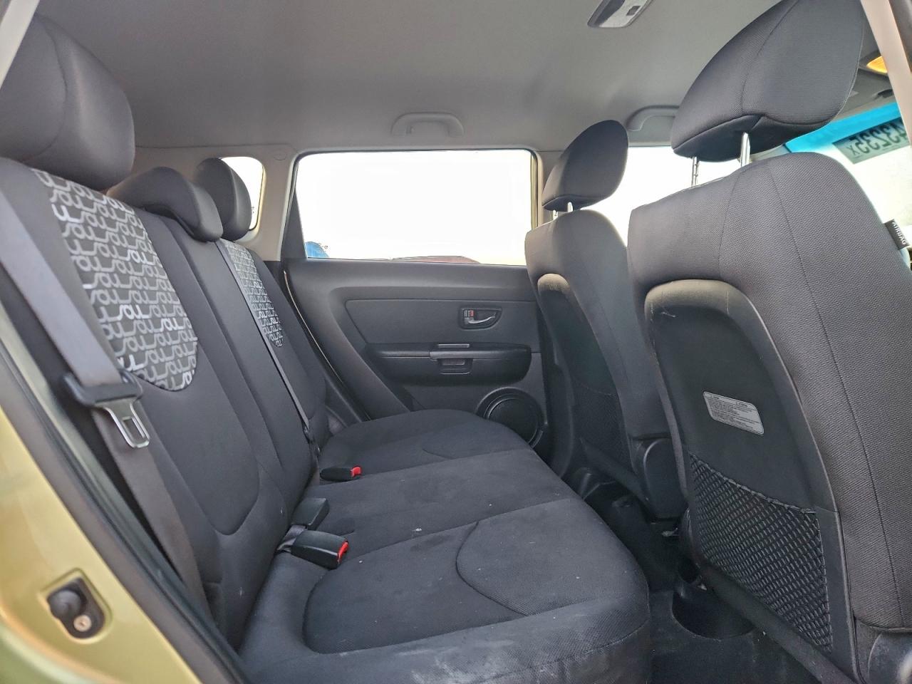 2011 Kia Soul + Green vin: KNDJT2A2XB7238407