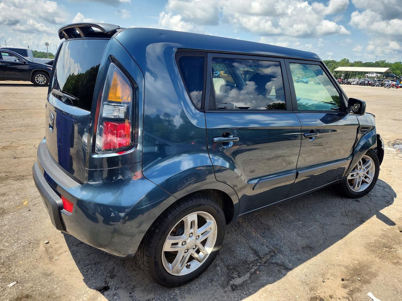 2011 Kia Soul + Gray vin: KNDJT2A2XB7296713