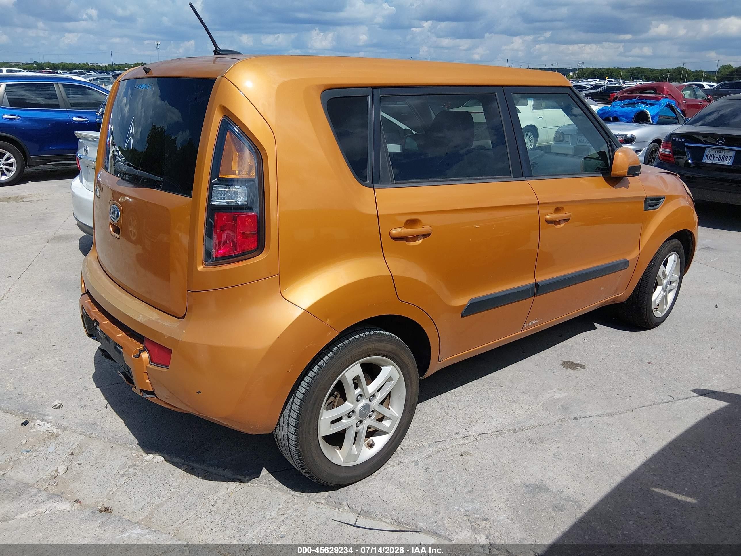 2011 Kia Soul + Оранжевый vin: KNDJT2A2XB7299160