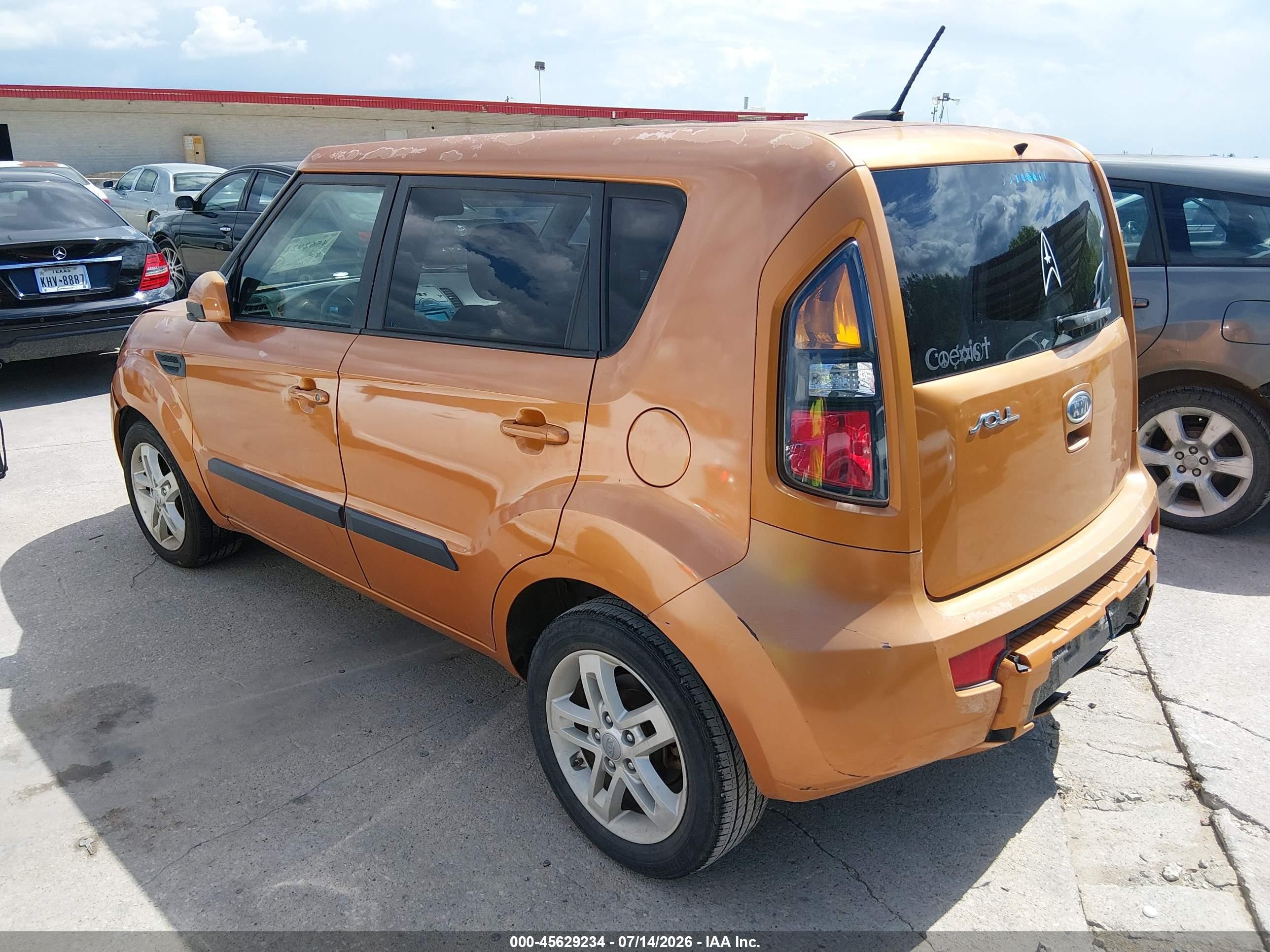2011 Kia Soul + Оранжевый vin: KNDJT2A2XB7299160